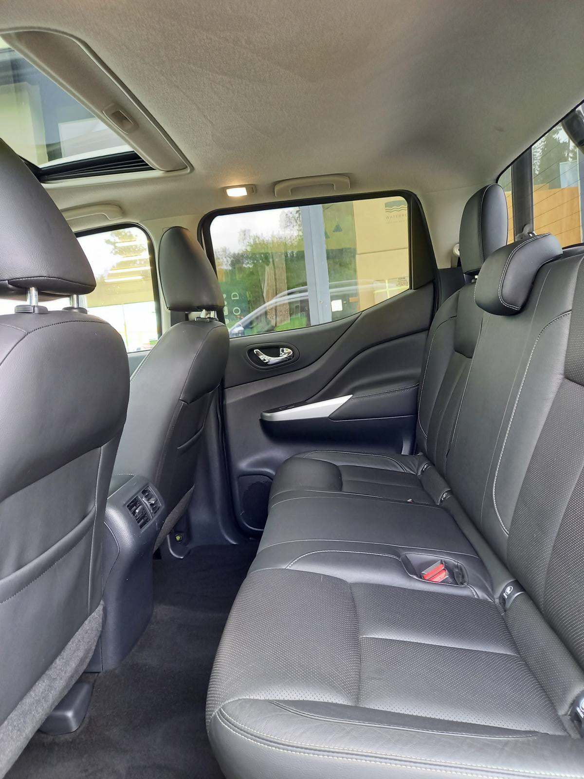 NISSAN Navara Double Cab Tekna 2.3 dCi 4WD Automatic-image-13
