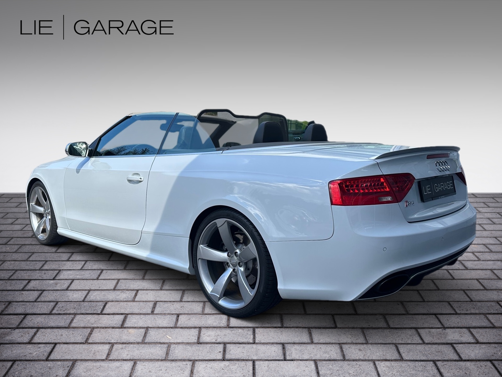 AUDI RS5 Cabrio 4.2 FSI quattro S-tronic-image-7
