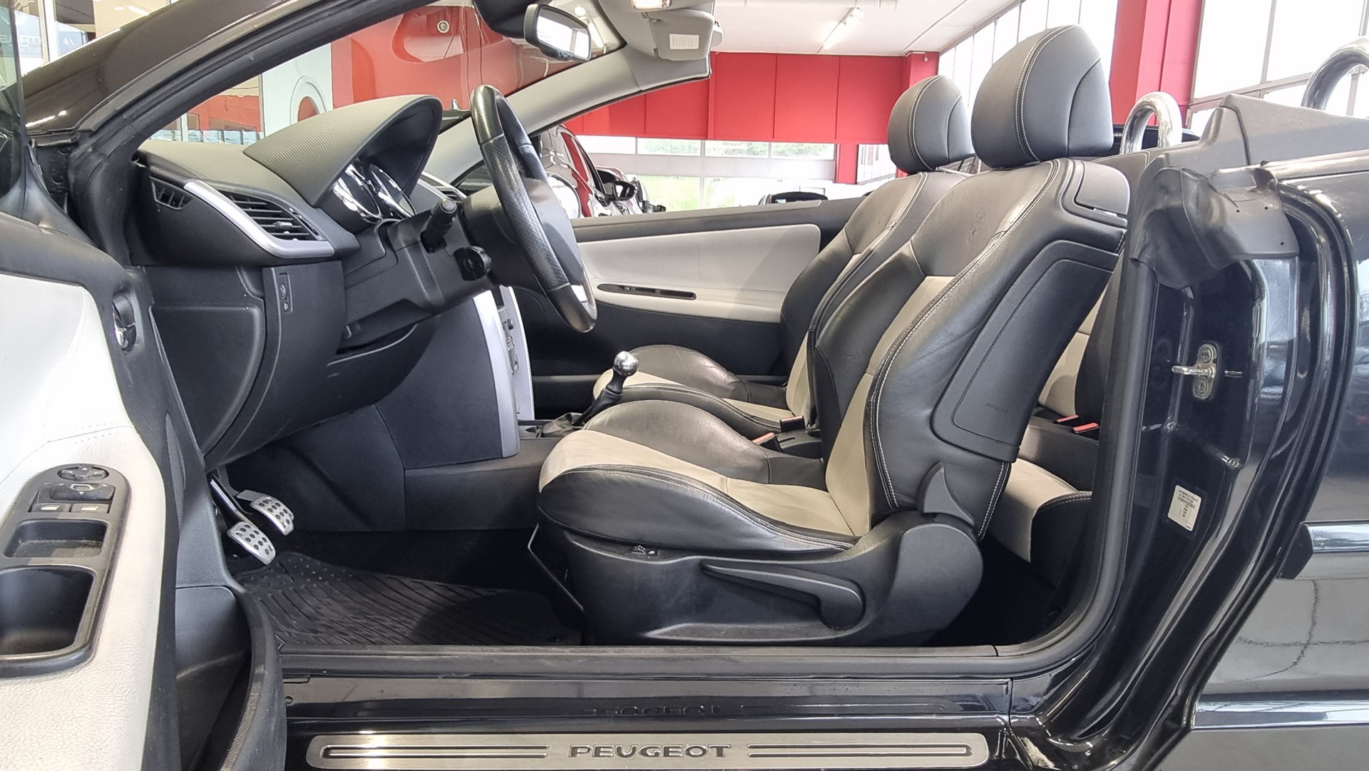 PEUGEOT 207 CC 1.6 16V Turbo Roland Garros-image-13