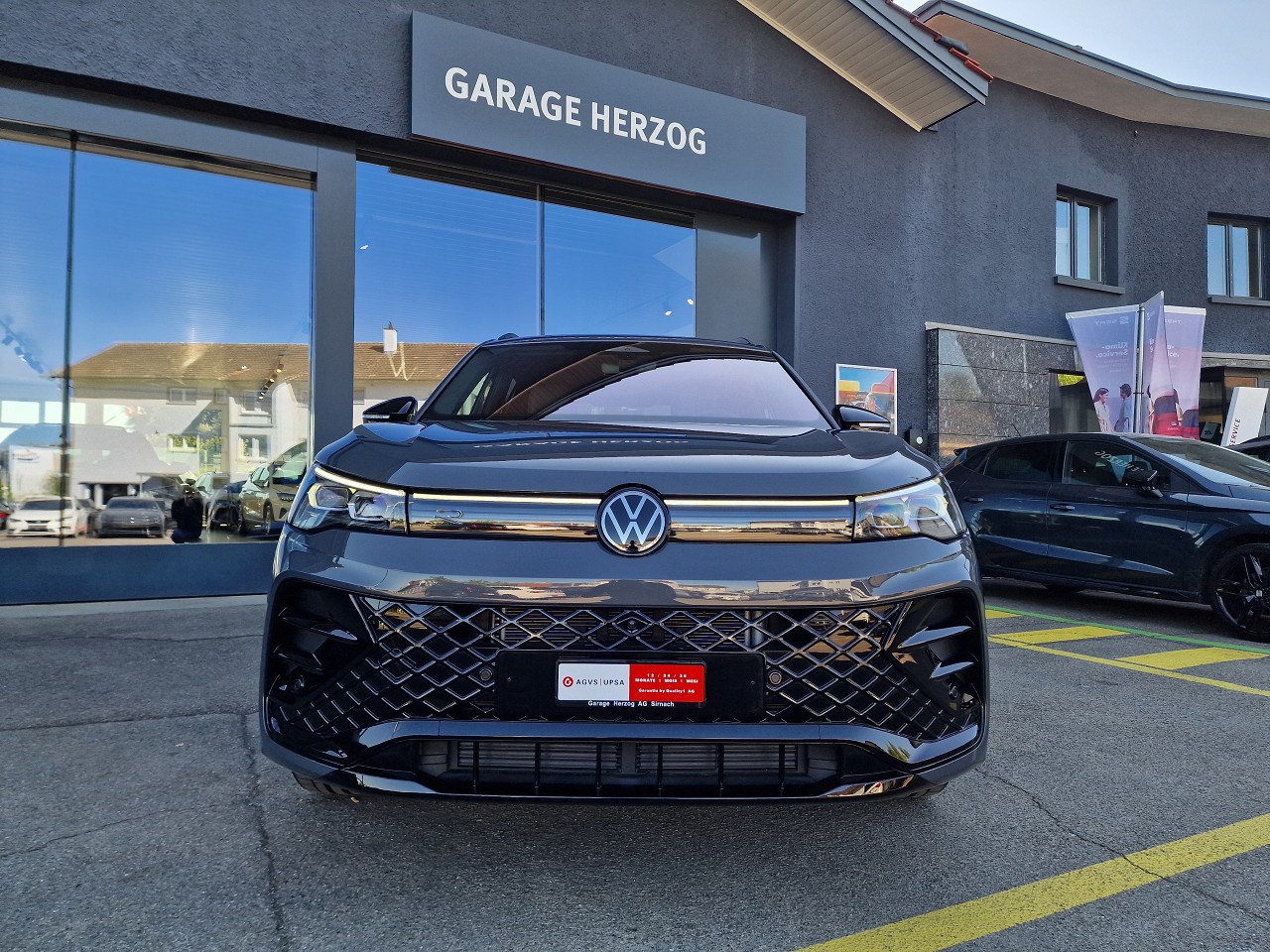 VW Tiguan 2.0 TSI DSG R-Line 4Motion-image-8