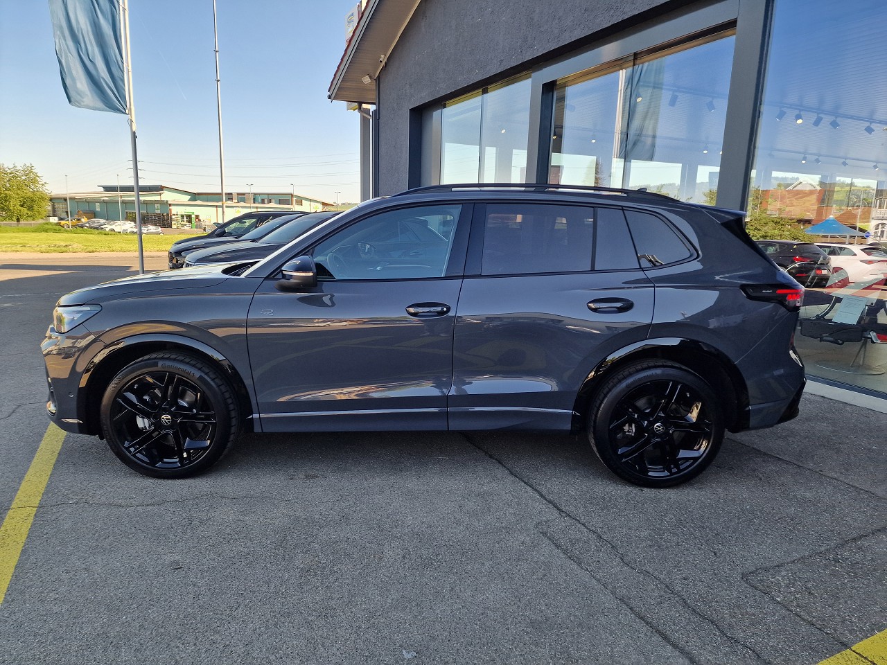 VW Tiguan 2.0 TSI DSG R-Line 4Motion-showroom-element-2
