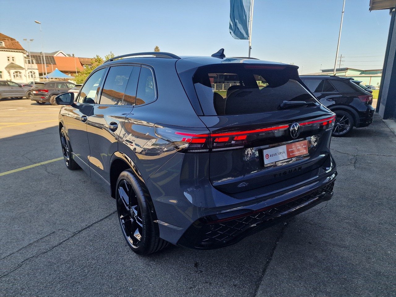 VW Tiguan 2.0 TSI DSG R-Line 4Motion-showroom-element-3