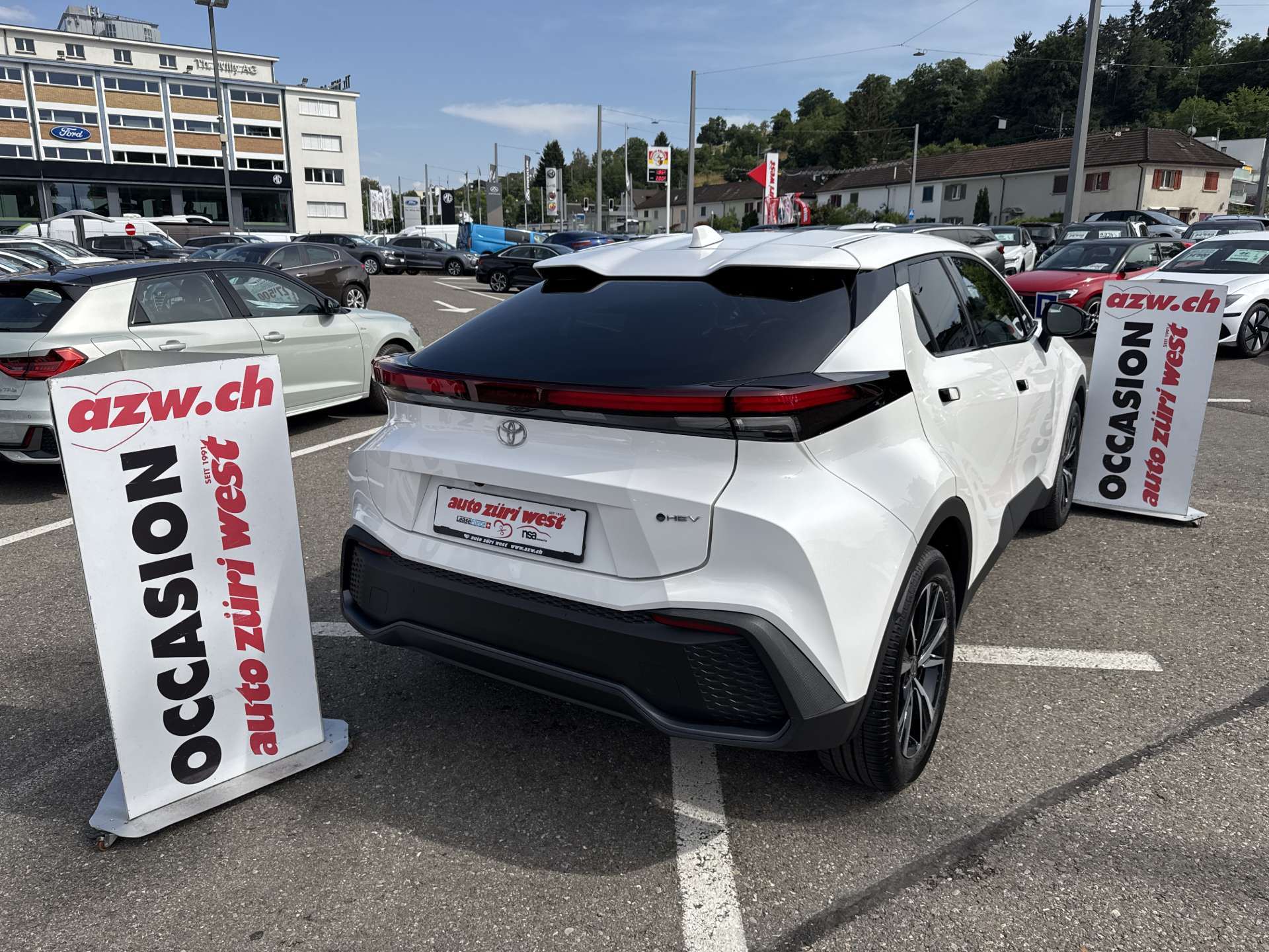 TOYOTA C-HR 2.0 HSD Trend CVT-Automat-image-2