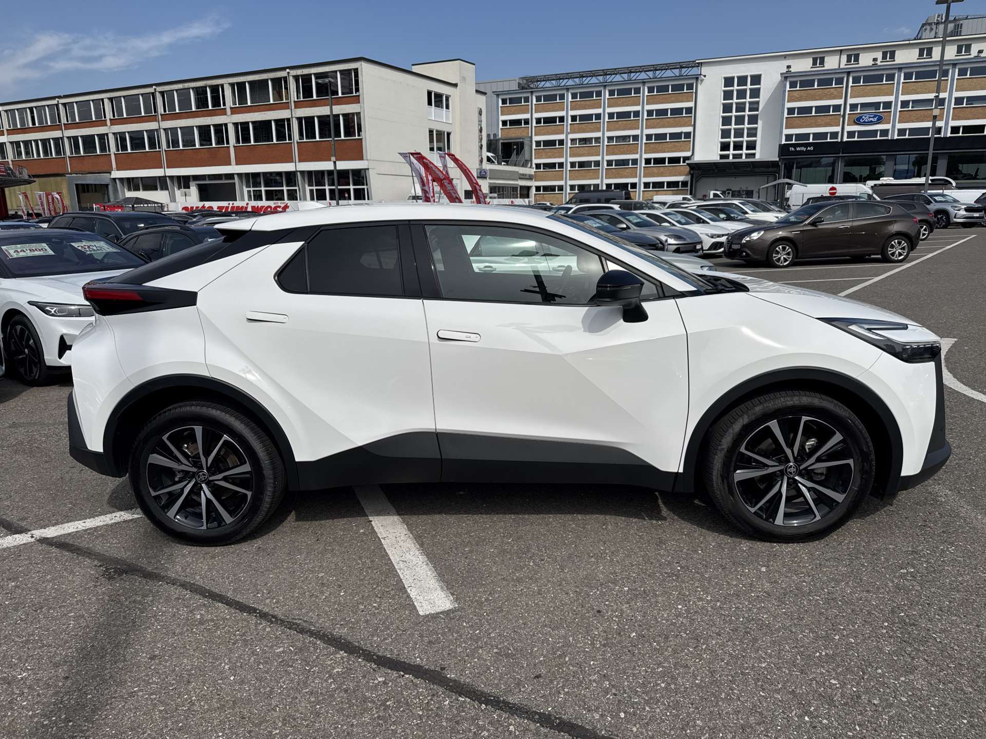 TOYOTA C-HR 2.0 HSD Trend CVT-Automat-image-10
