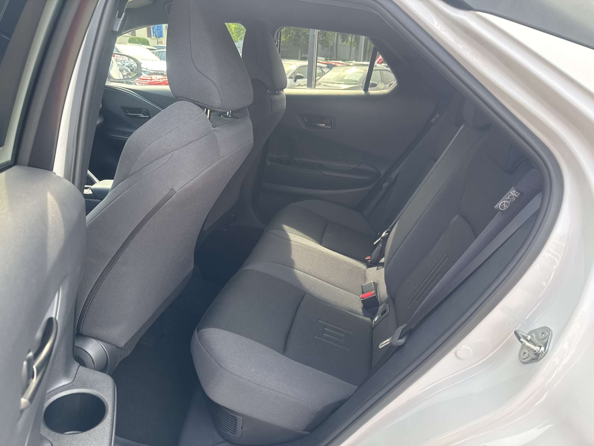 TOYOTA C-HR 2.0 HSD Trend CVT-Automat-image-6