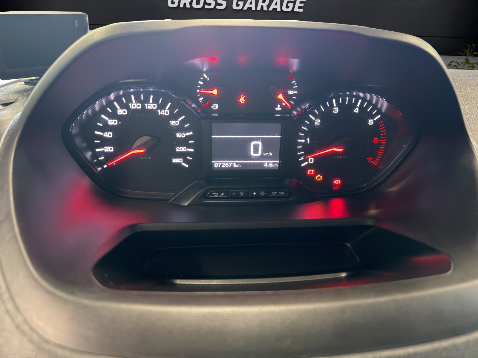 PEUGEOT Partner 1.5HDi s/sPr.EAT8-image-11