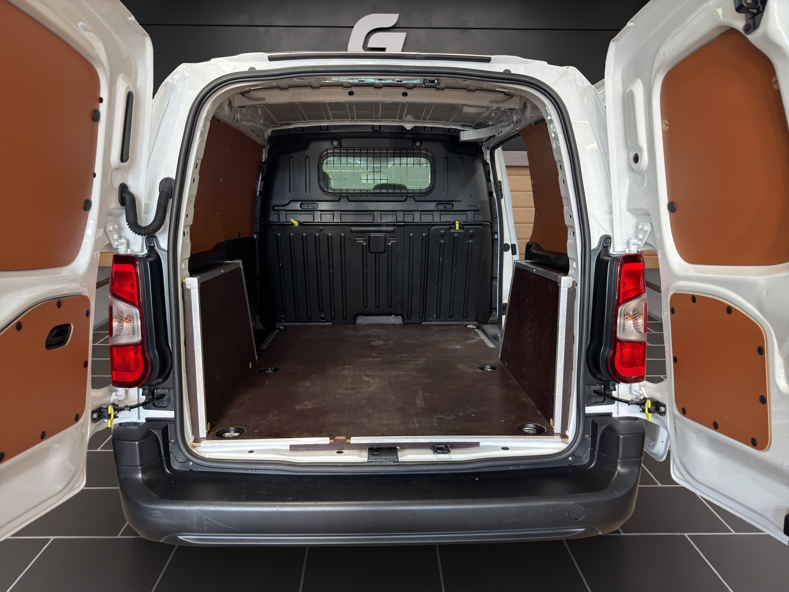 PEUGEOT Partner 1.5HDi s/sPr.EAT8-image-8