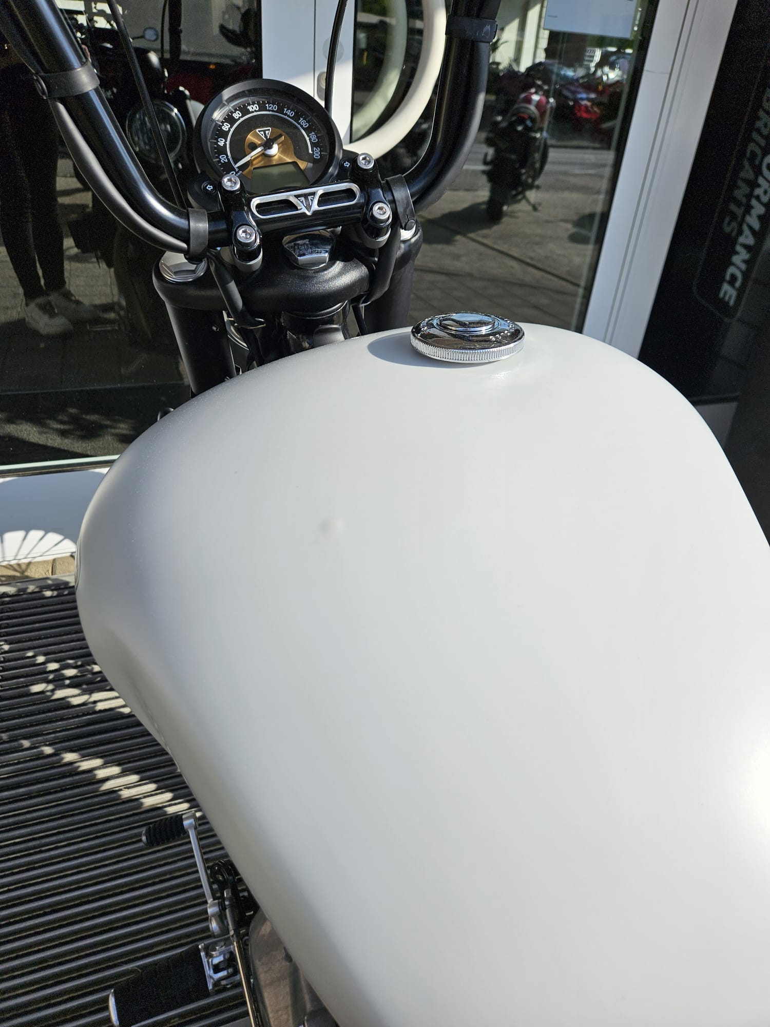 TRIUMPH Bonneville 1200 Bobber ABS-image-13