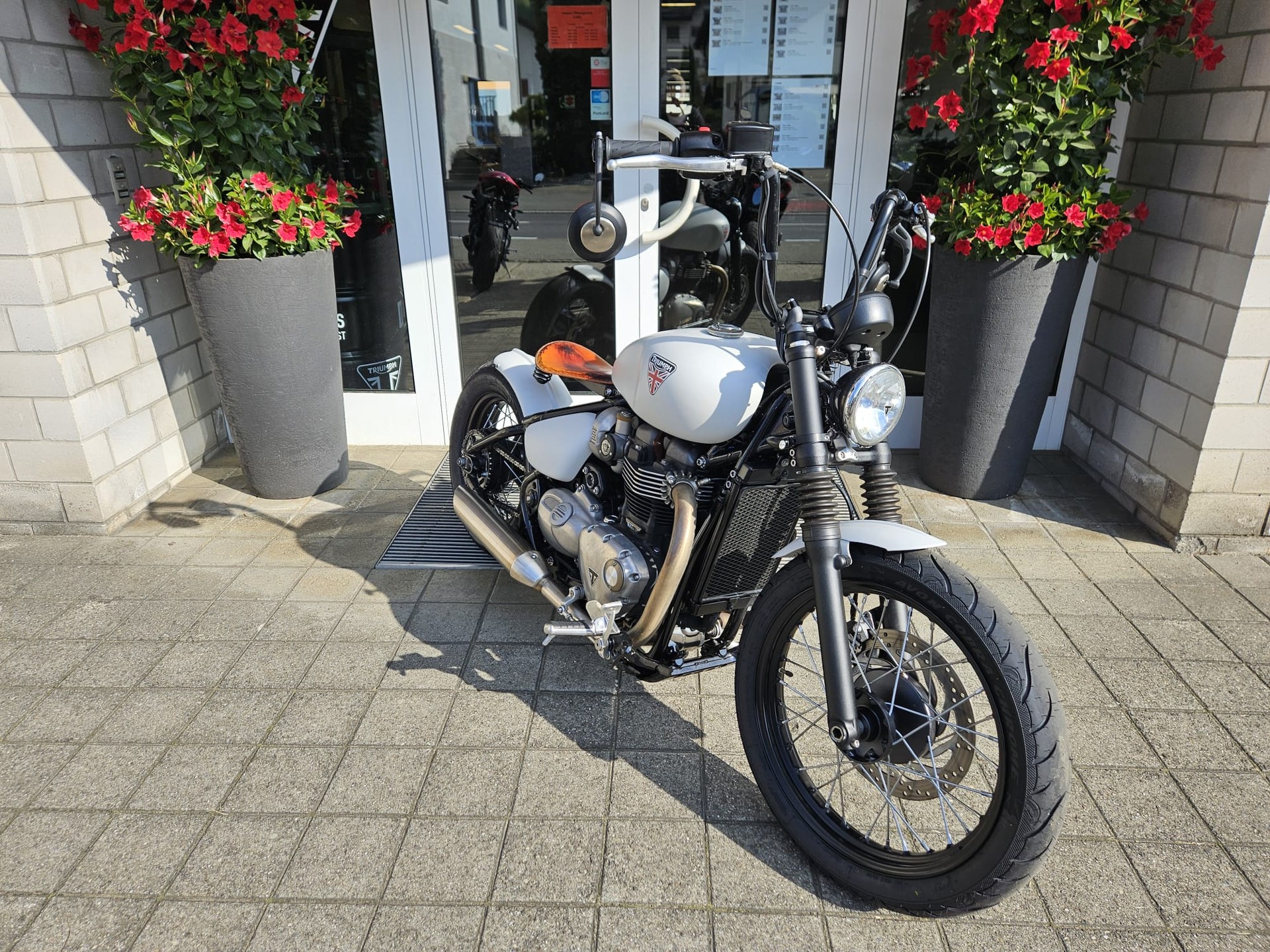 TRIUMPH Bonneville 1200 Bobber ABS-showroom-element-2