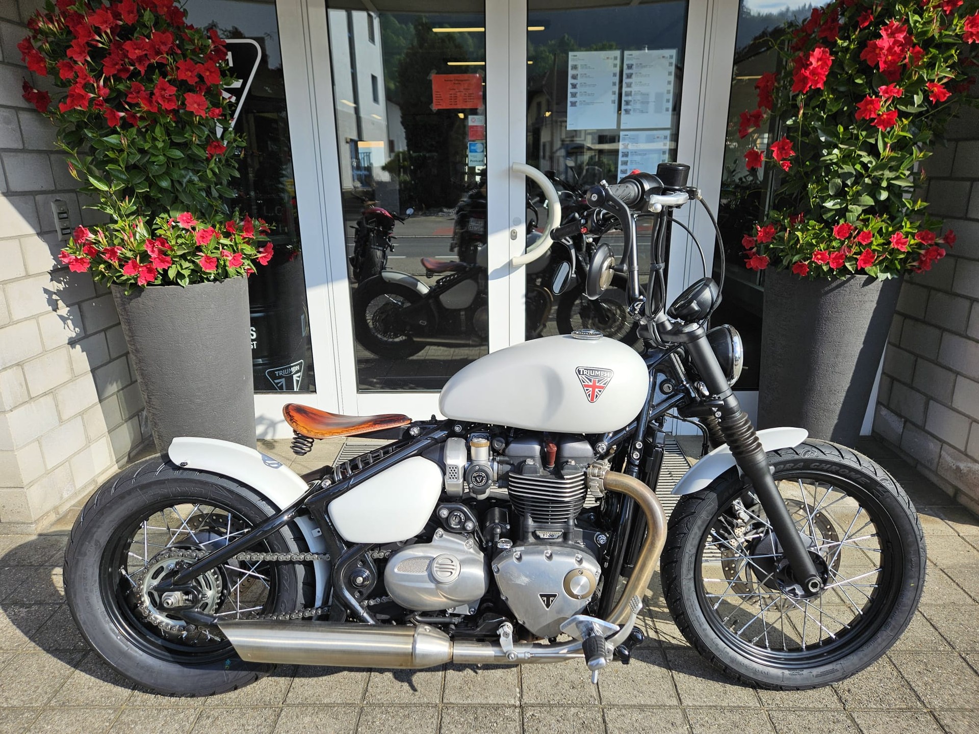 TRIUMPH Bonneville 1200 Bobber ABS-showroom-element-1