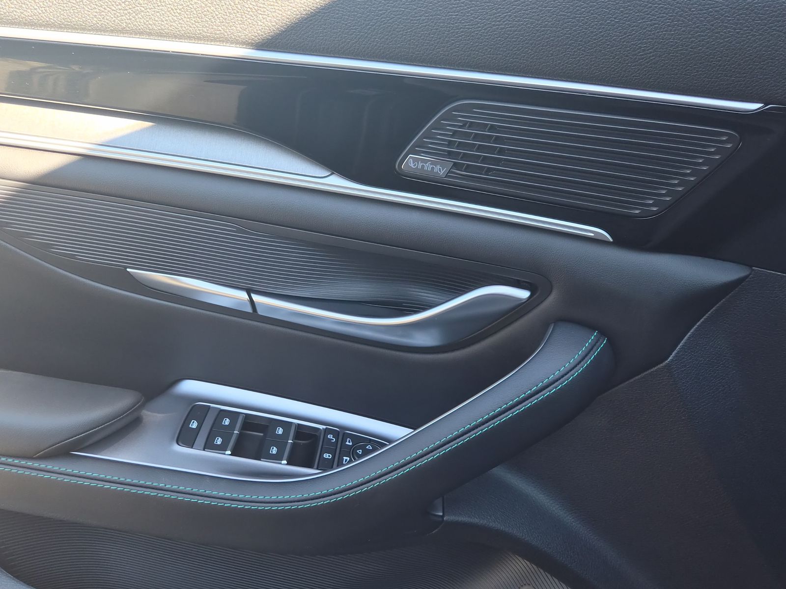 BYD Seal U DM-i Design AWD-image-6