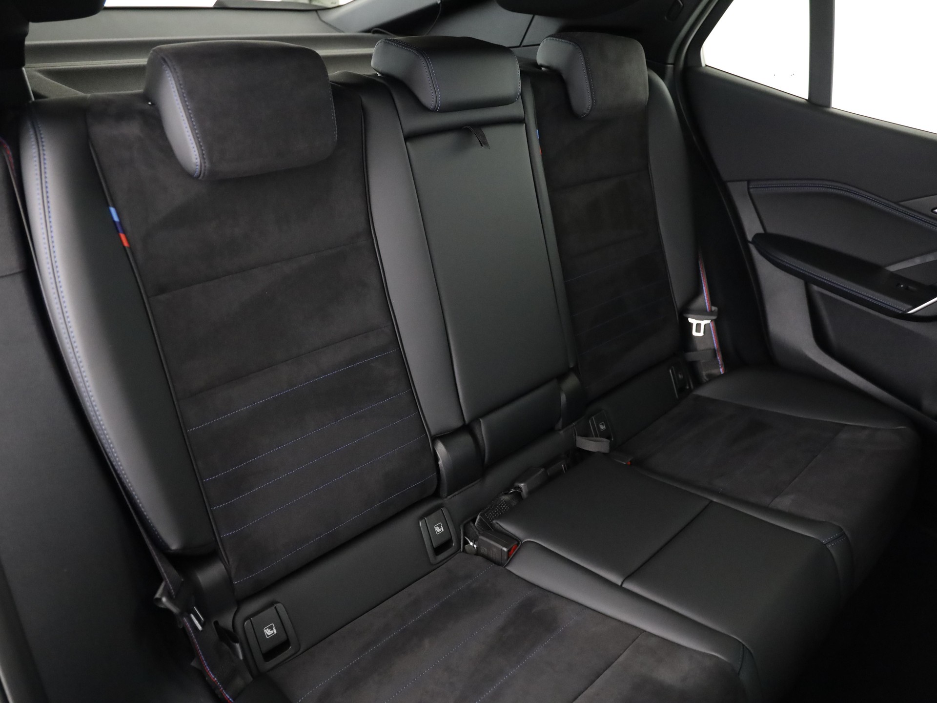 BMW iX2 30 xDrive-image-17