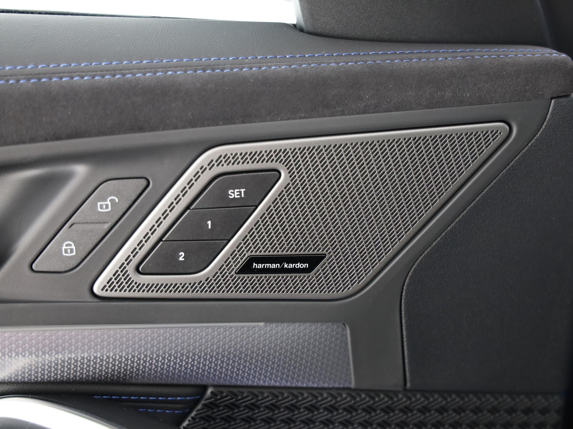 BMW iX2 30 xDrive-image-12