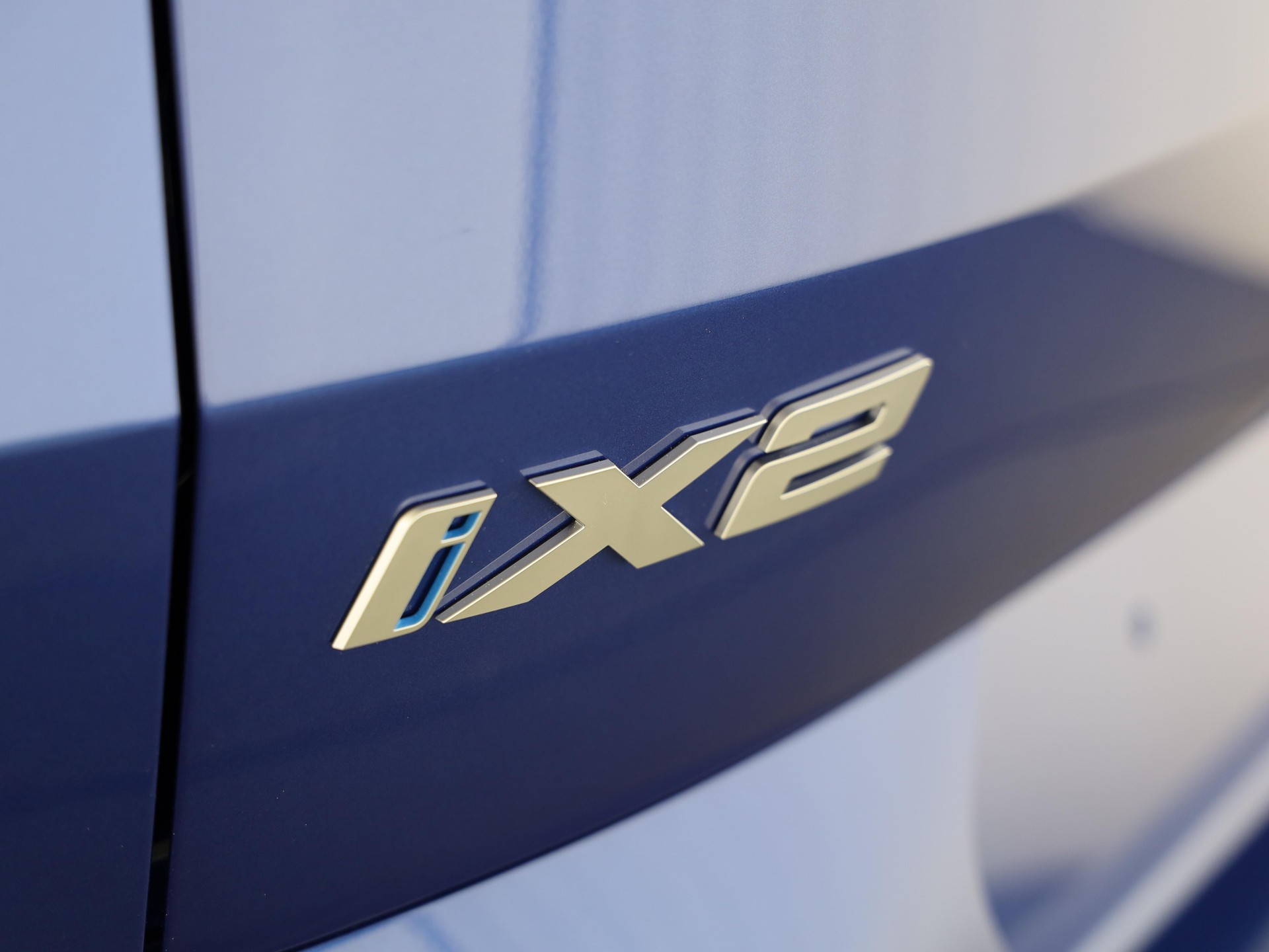BMW iX2 30 xDrive-image-6