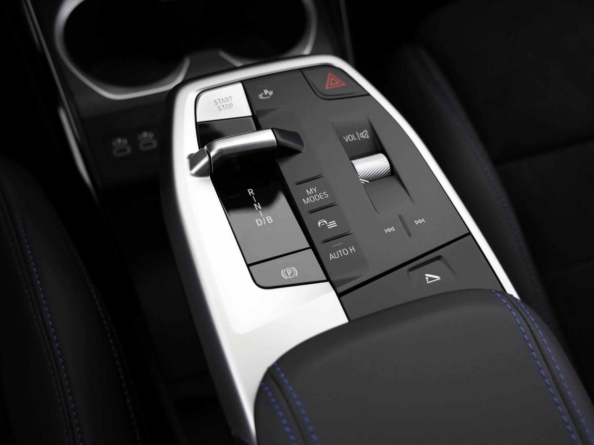 BMW iX2 30 xDrive-image-19