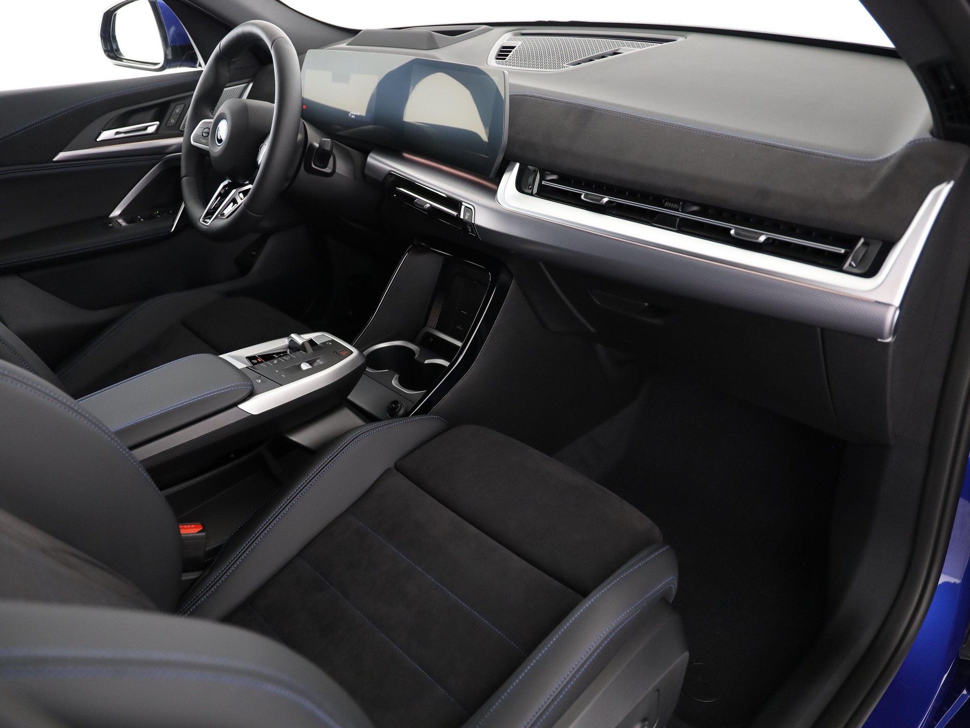 BMW iX2 30 xDrive-image-15