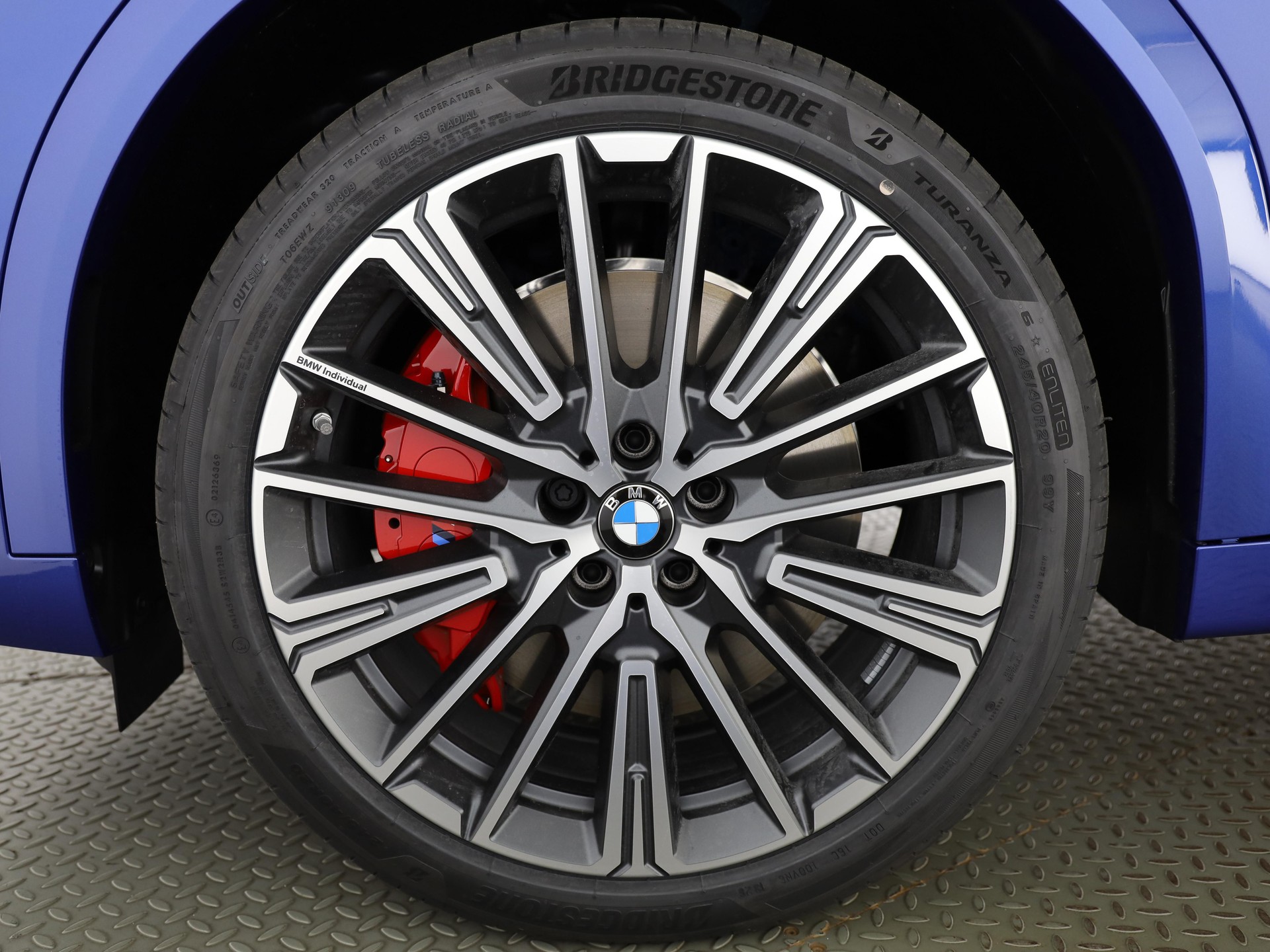 BMW iX2 30 xDrive-image-7