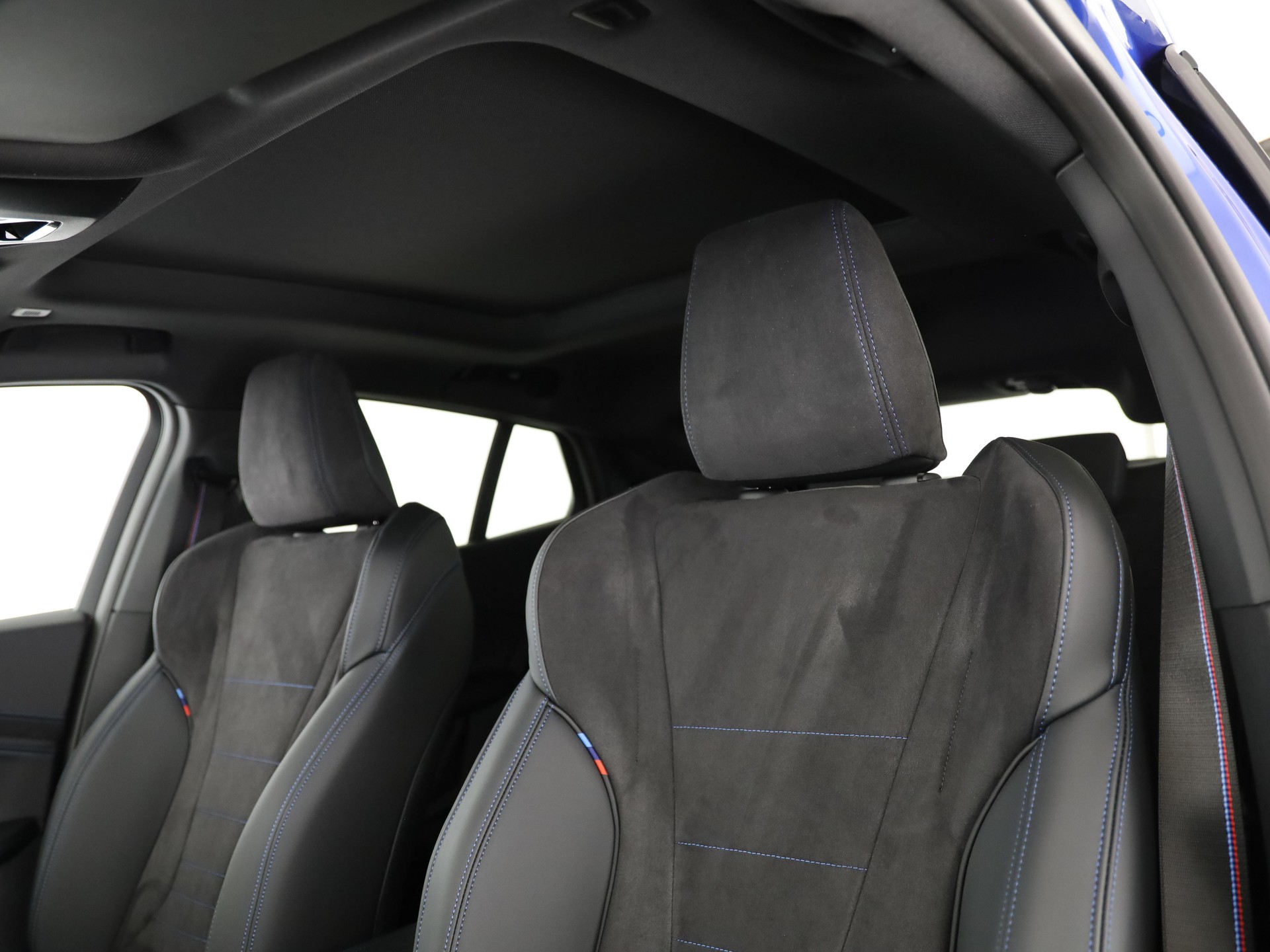 BMW iX2 30 xDrive-image-13