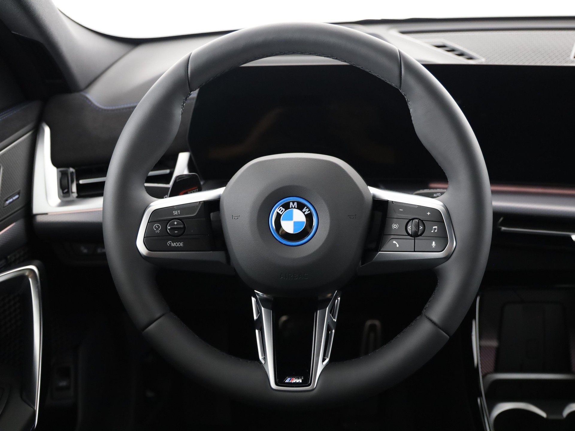 BMW iX2 30 xDrive-image-20