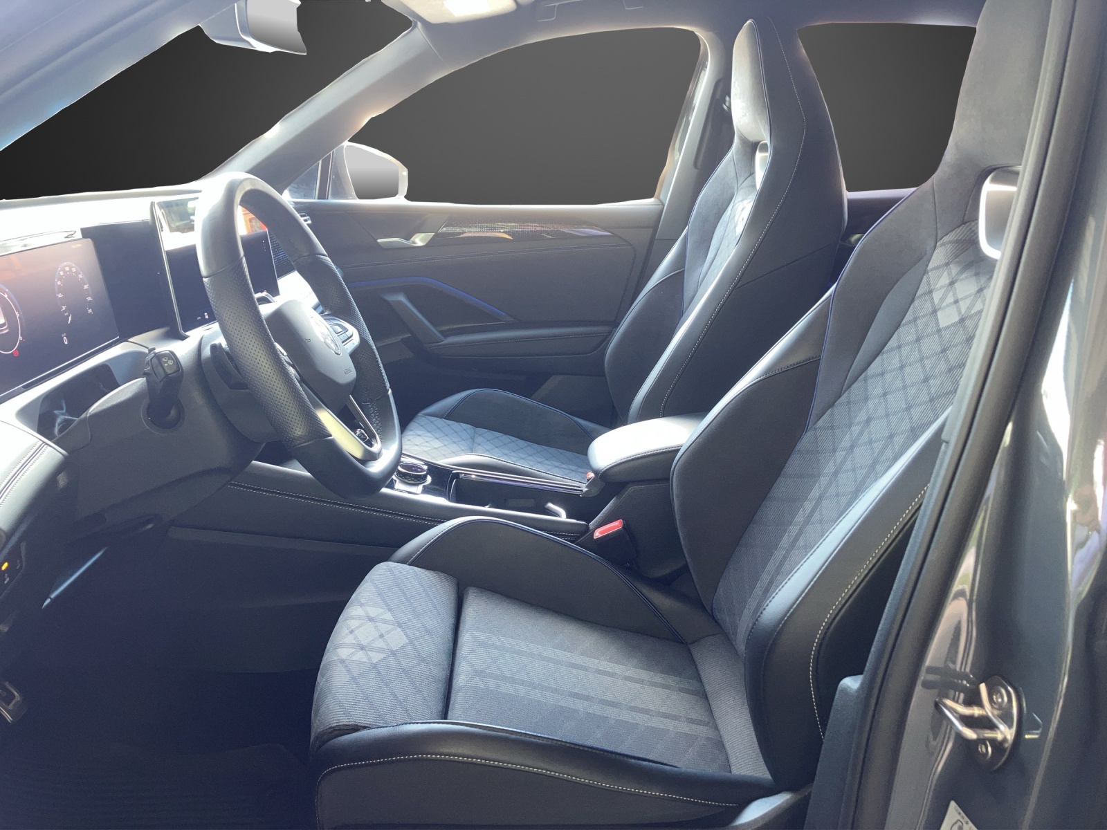 VW Tiguan 2.0 TDI SCR R-Line 4Motion DSG-image-7