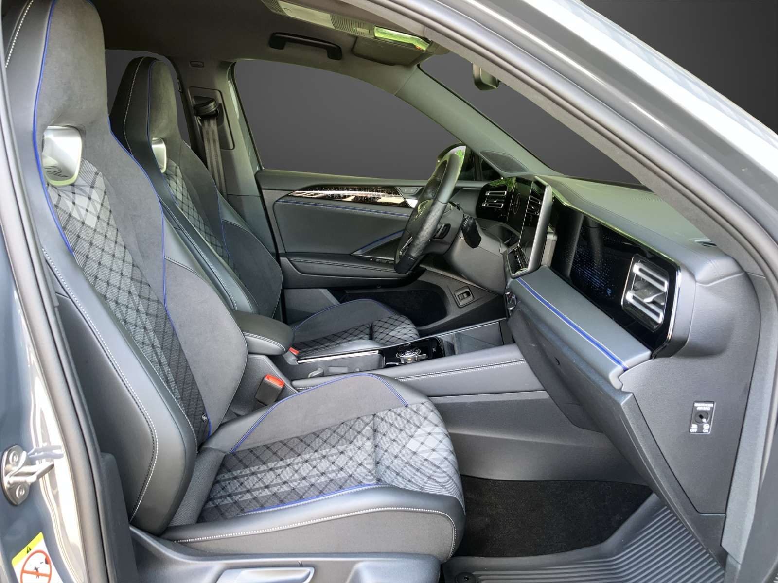 VW Tiguan 2.0 TDI SCR R-Line 4Motion DSG-image-8