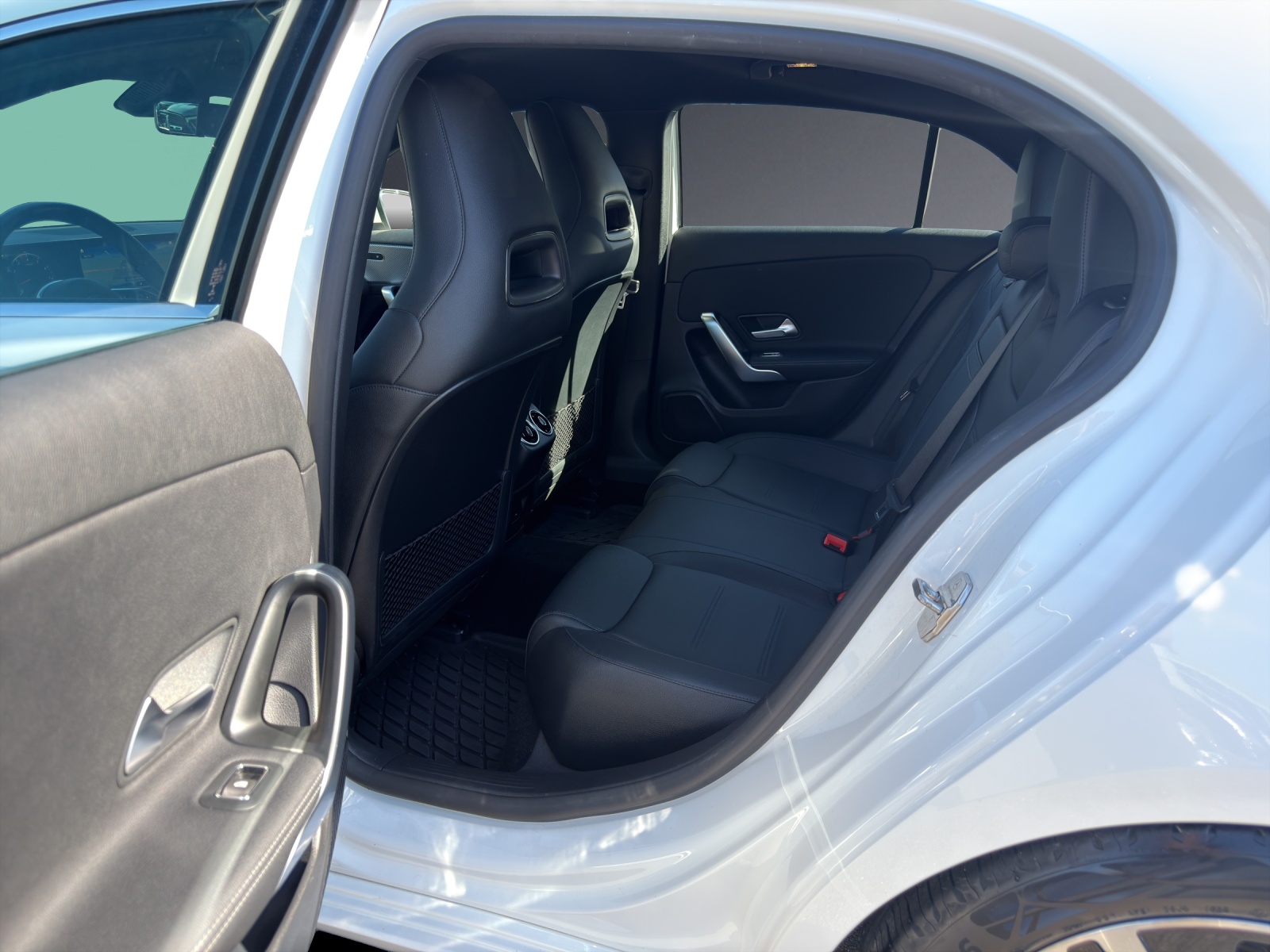 MERCEDES-BENZ A 250 4Matic Progressive 7G-DCT-image-11