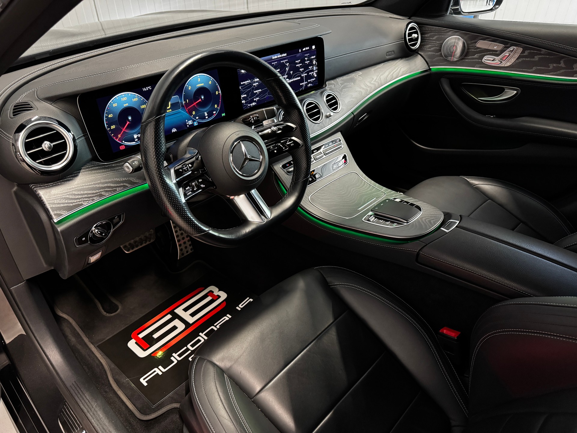 MERCEDES-BENZ E 400 d 4Matic AMG Line 9G-Tronic *Facelift*-image-6