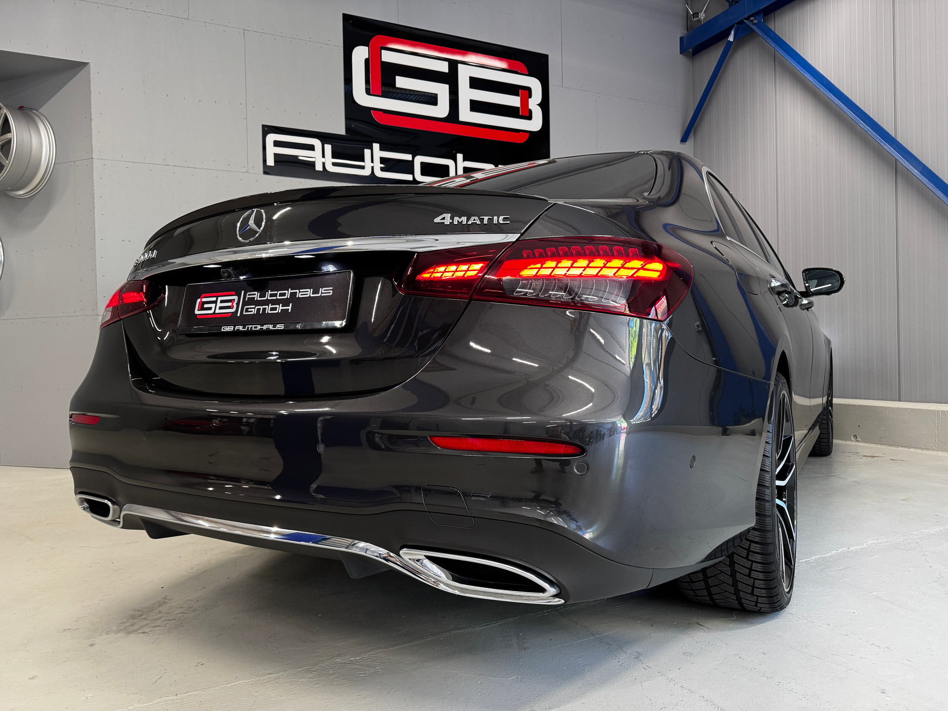 MERCEDES-BENZ E 400 d 4Matic AMG Line 9G-Tronic *Facelift*-image-5