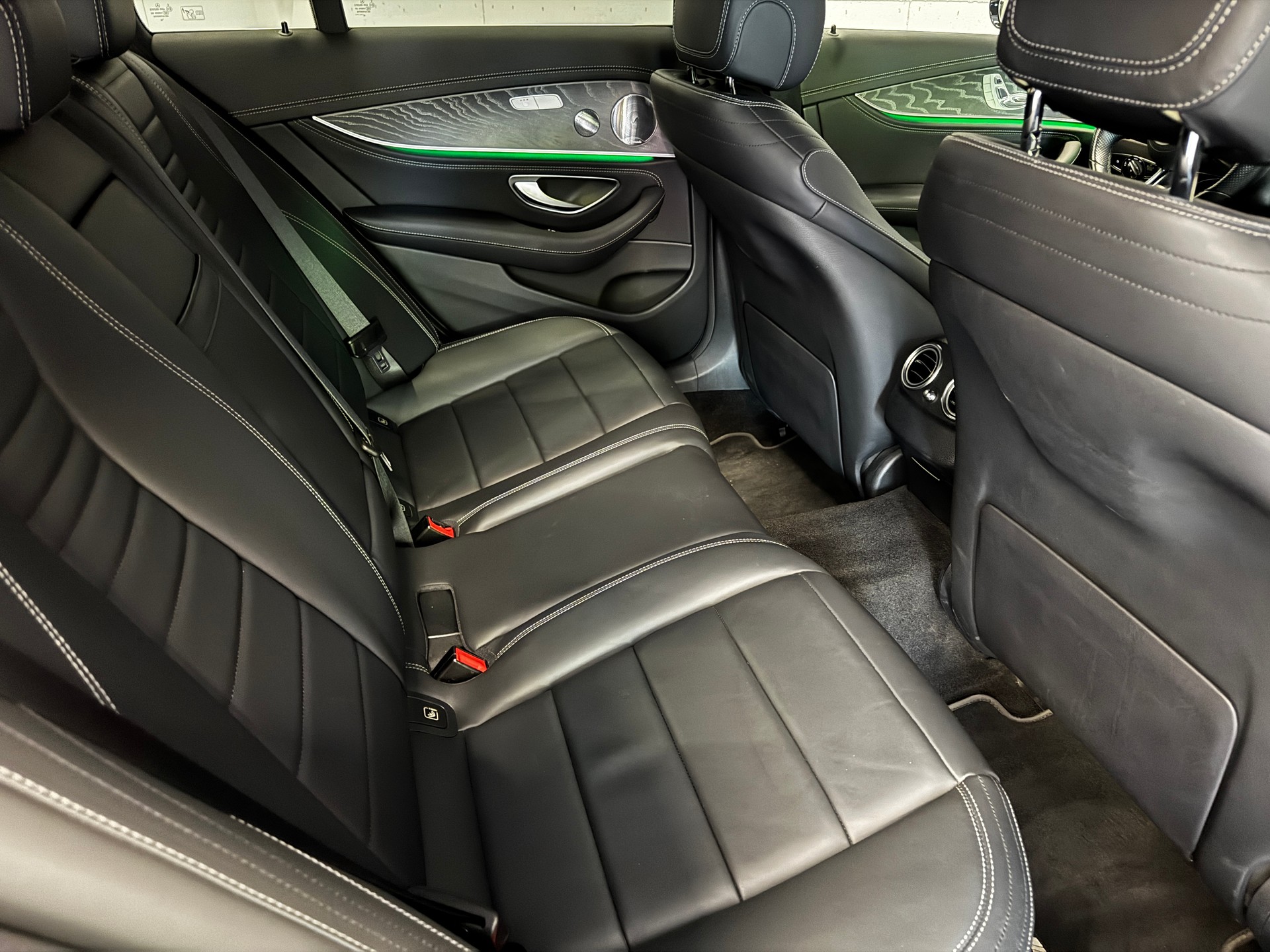 MERCEDES-BENZ E 400 d 4Matic AMG Line 9G-Tronic *Facelift*-image-10