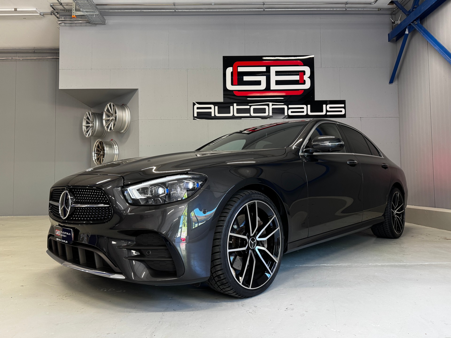 MERCEDES-BENZ E 400 d 4Matic AMG Line 9G-Tronic *Facelift*-image-1