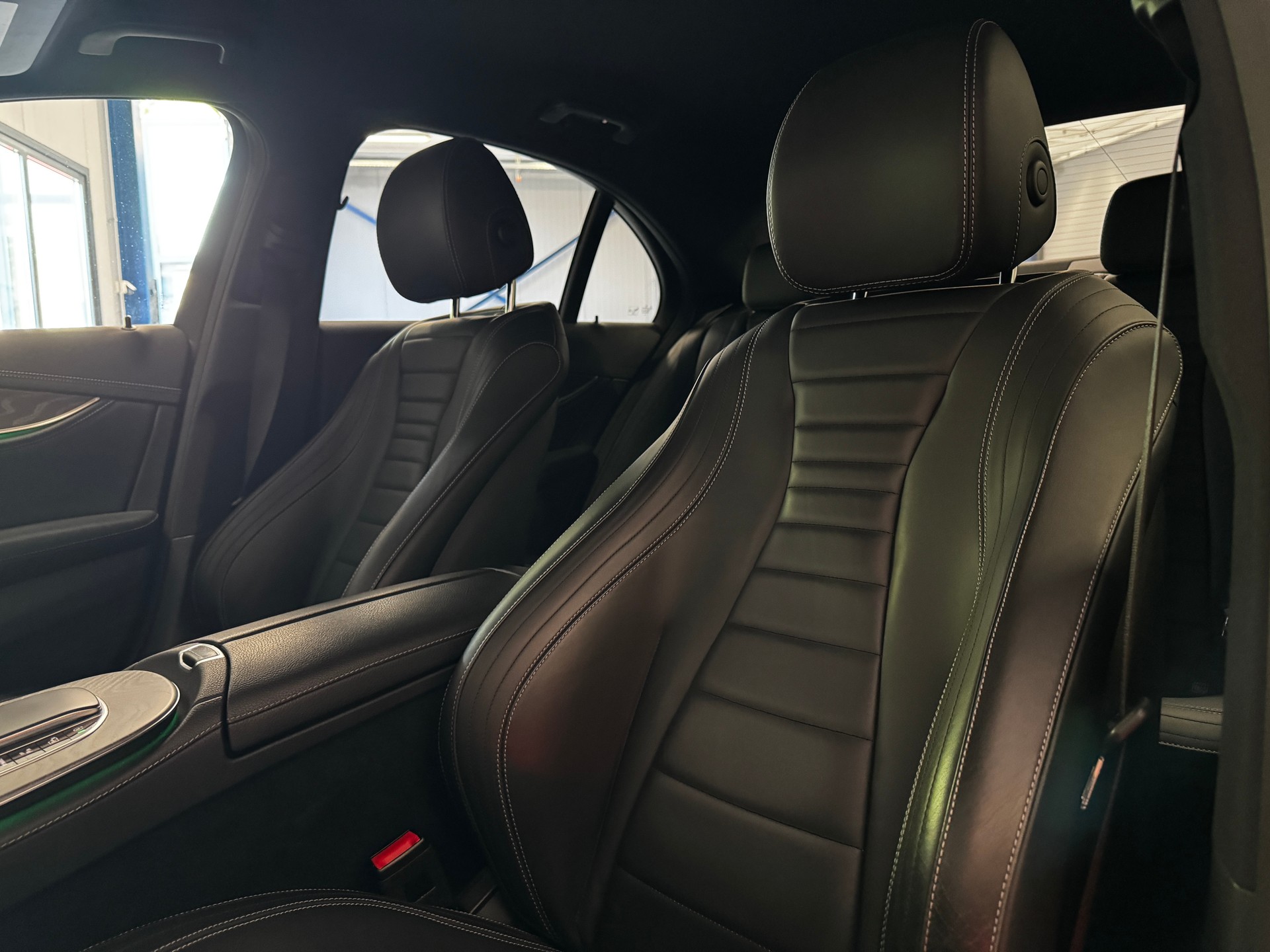 MERCEDES-BENZ E 400 d 4Matic AMG Line 9G-Tronic *Facelift*-image-9
