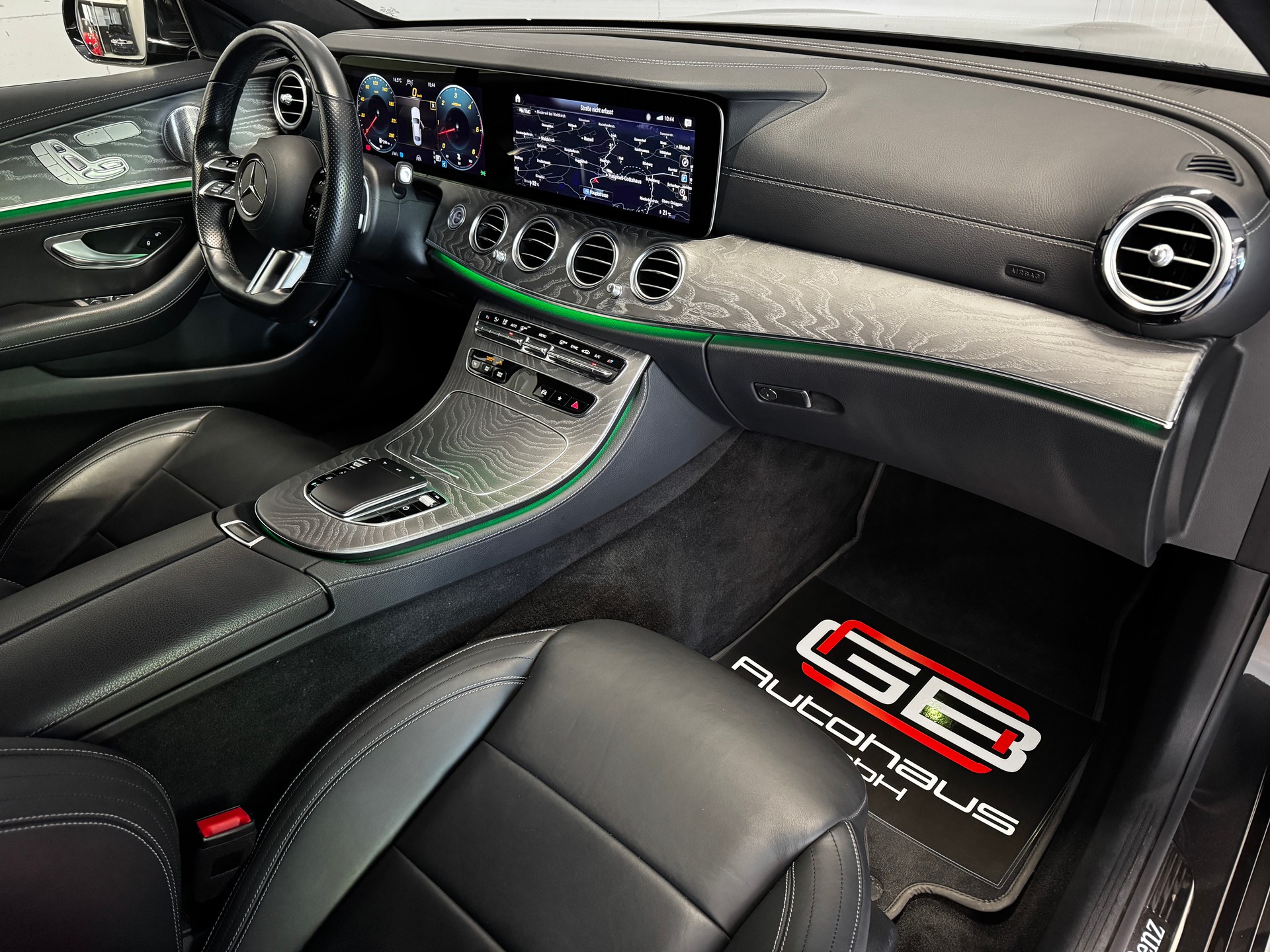 MERCEDES-BENZ E 400 d 4Matic AMG Line 9G-Tronic *Facelift*-image-7