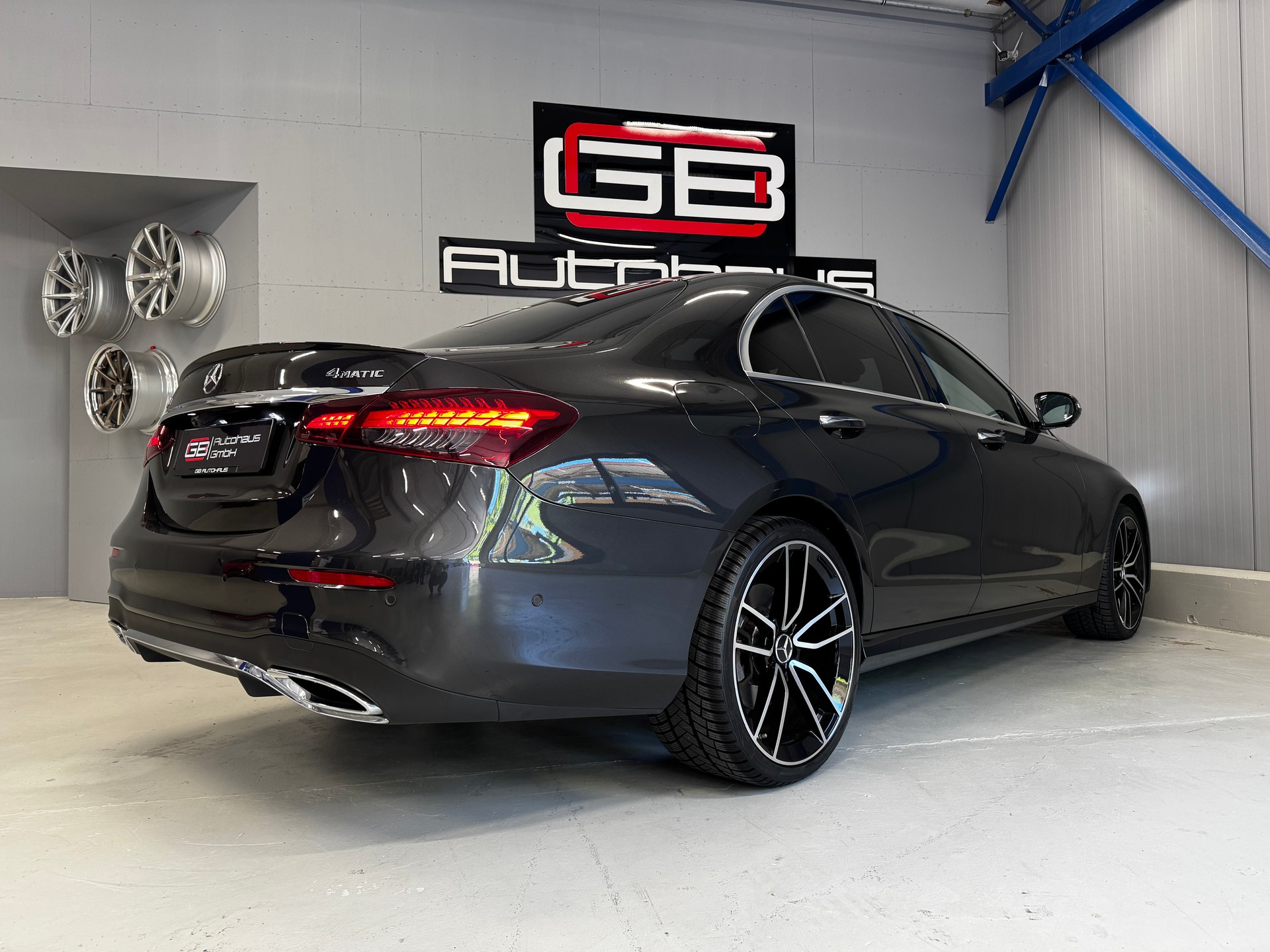 MERCEDES-BENZ E 400 d 4Matic AMG Line 9G-Tronic *Facelift*-image-4
