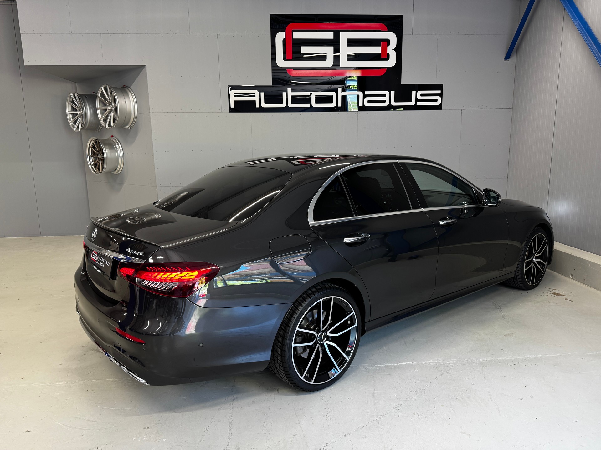 MERCEDES-BENZ E 400 d 4Matic AMG Line 9G-Tronic *Facelift*-image-3