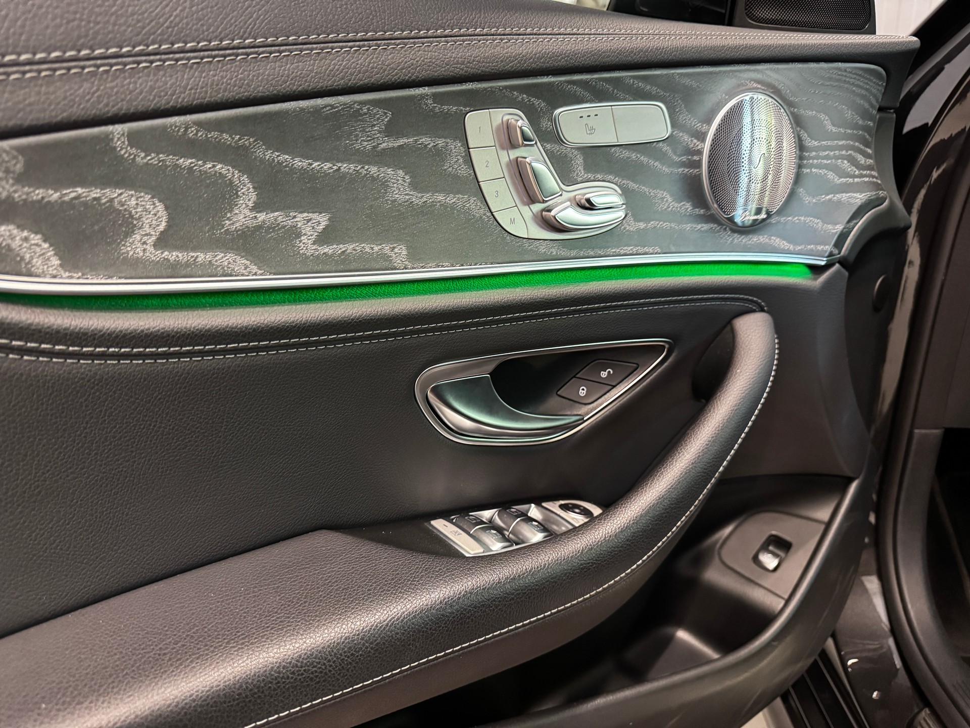 MERCEDES-BENZ E 400 d 4Matic AMG Line 9G-Tronic *Facelift*-image-8
