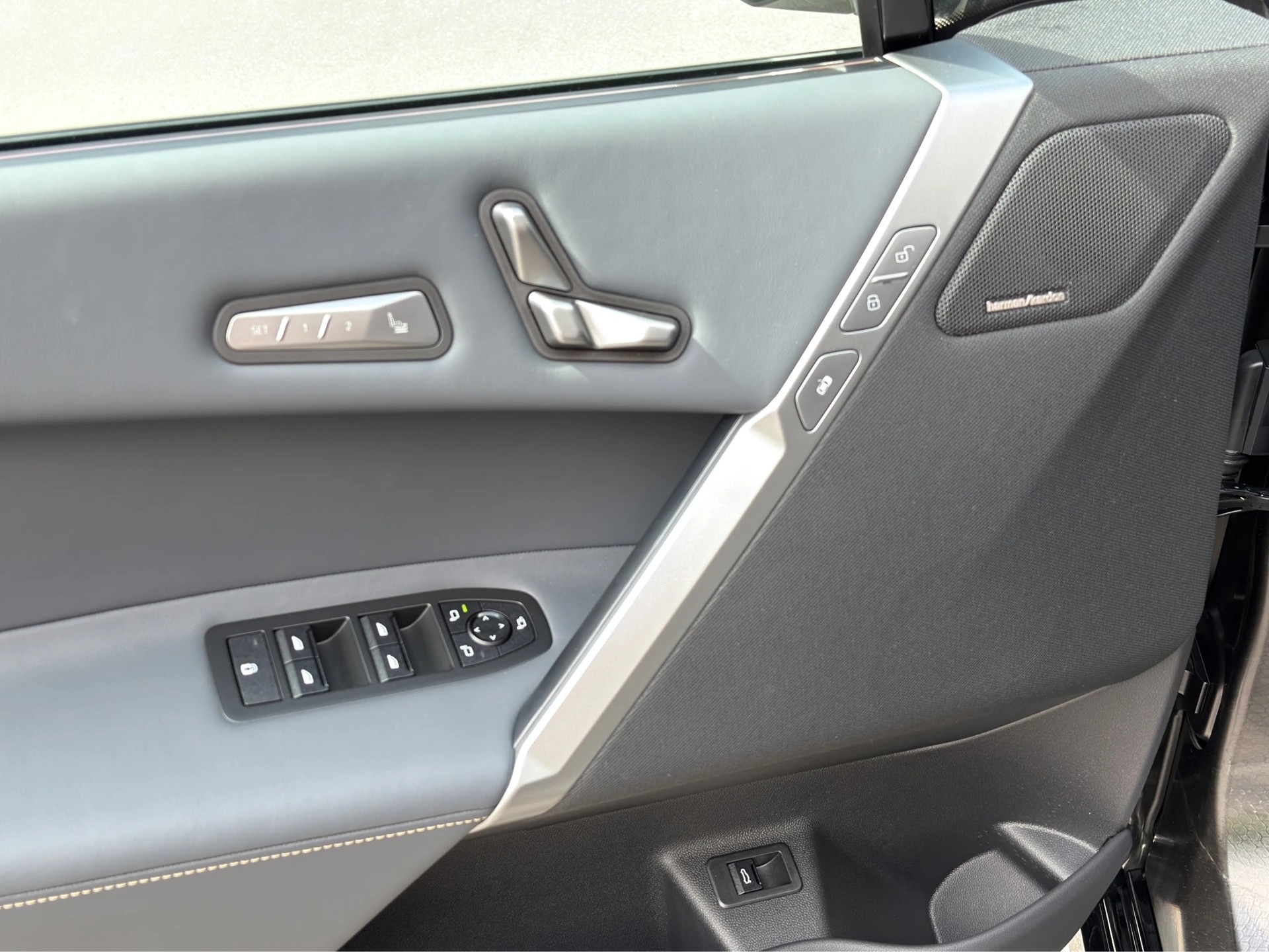 BMW iX xDrive60 M Sport Pro-image-10