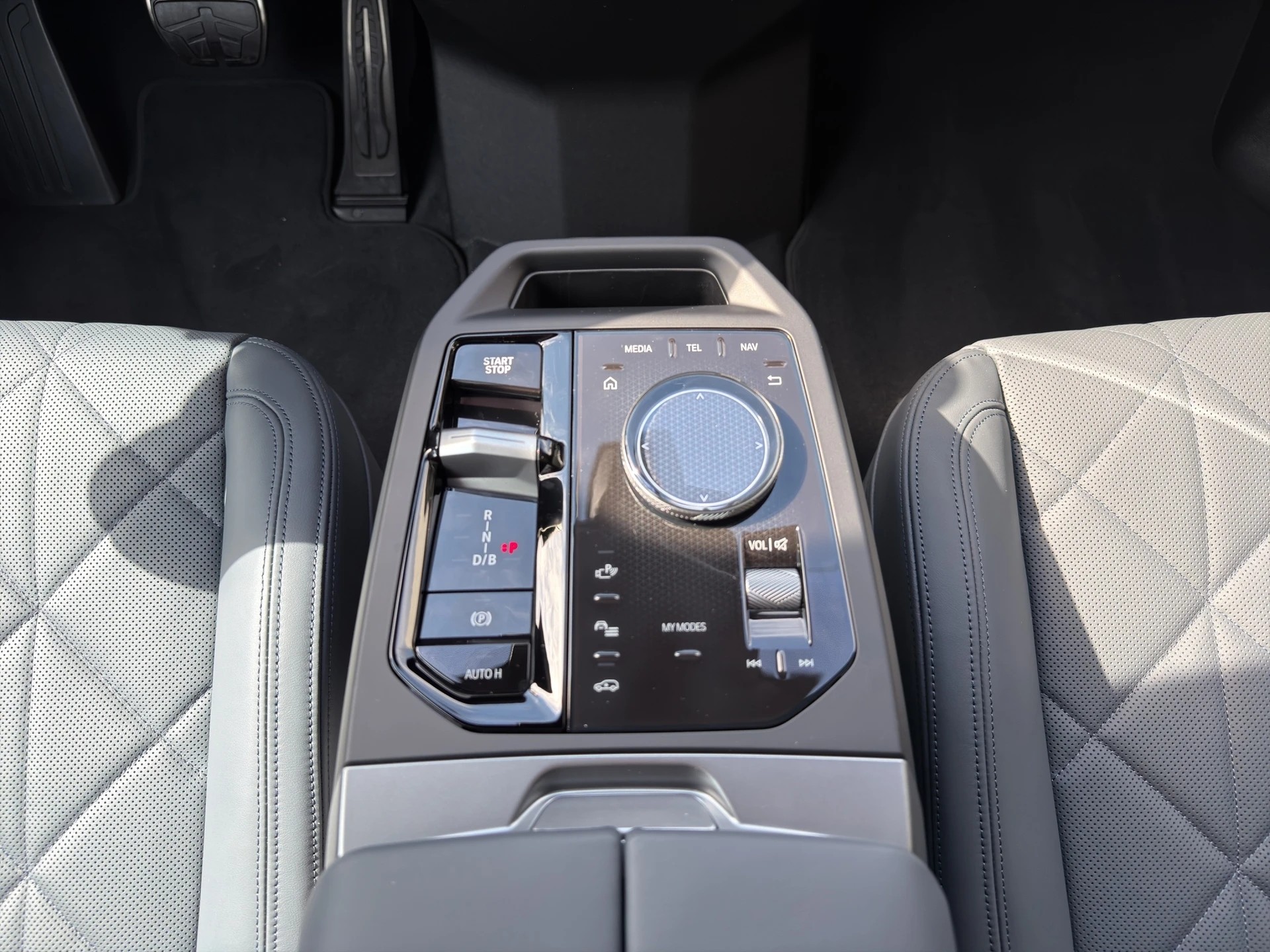 BMW iX xDrive60 M Sport Pro-image-16