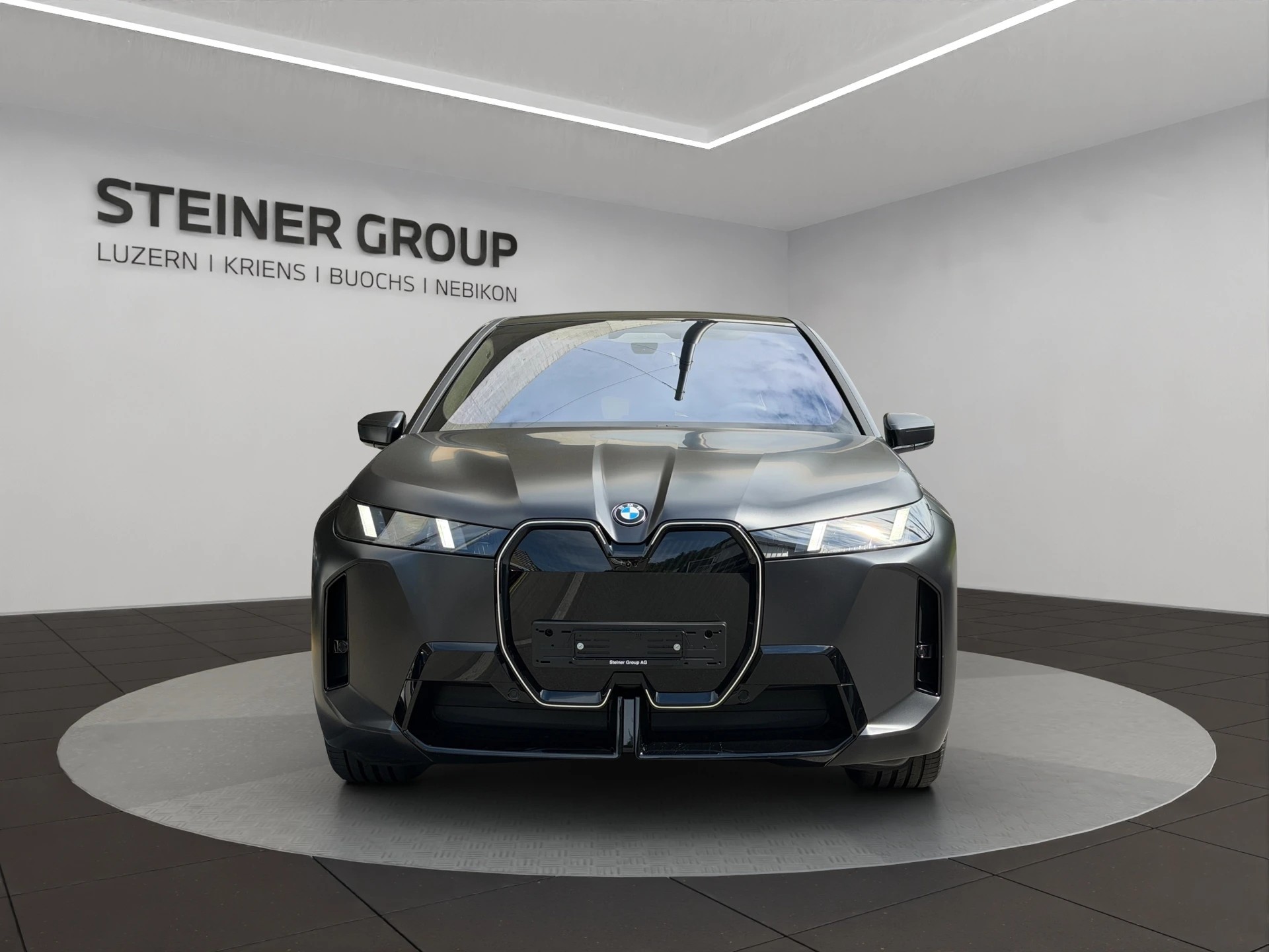 BMW iX xDrive60 M Sport Pro-showroom-element-1