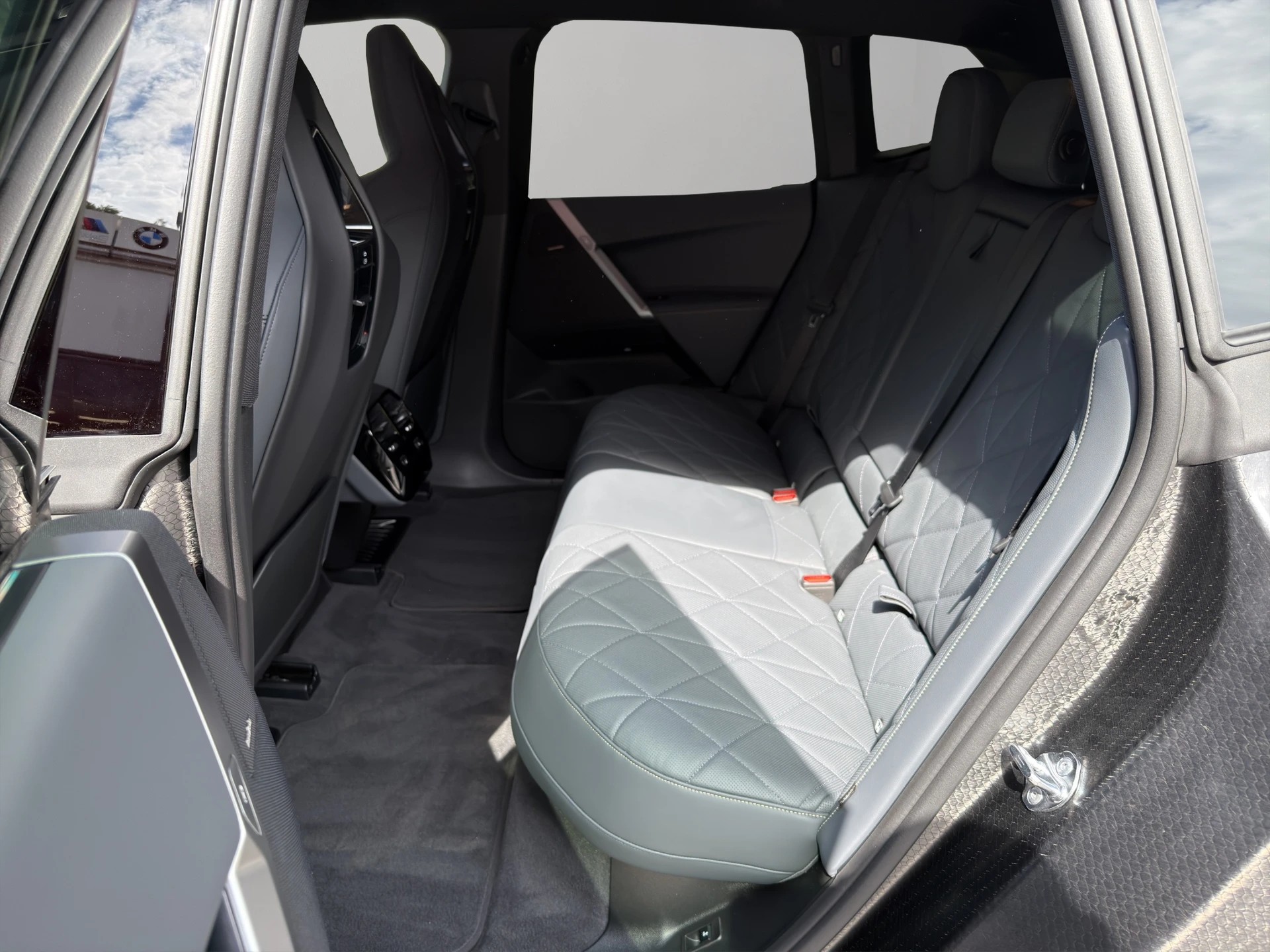 BMW iX xDrive60 M Sport Pro-image-18