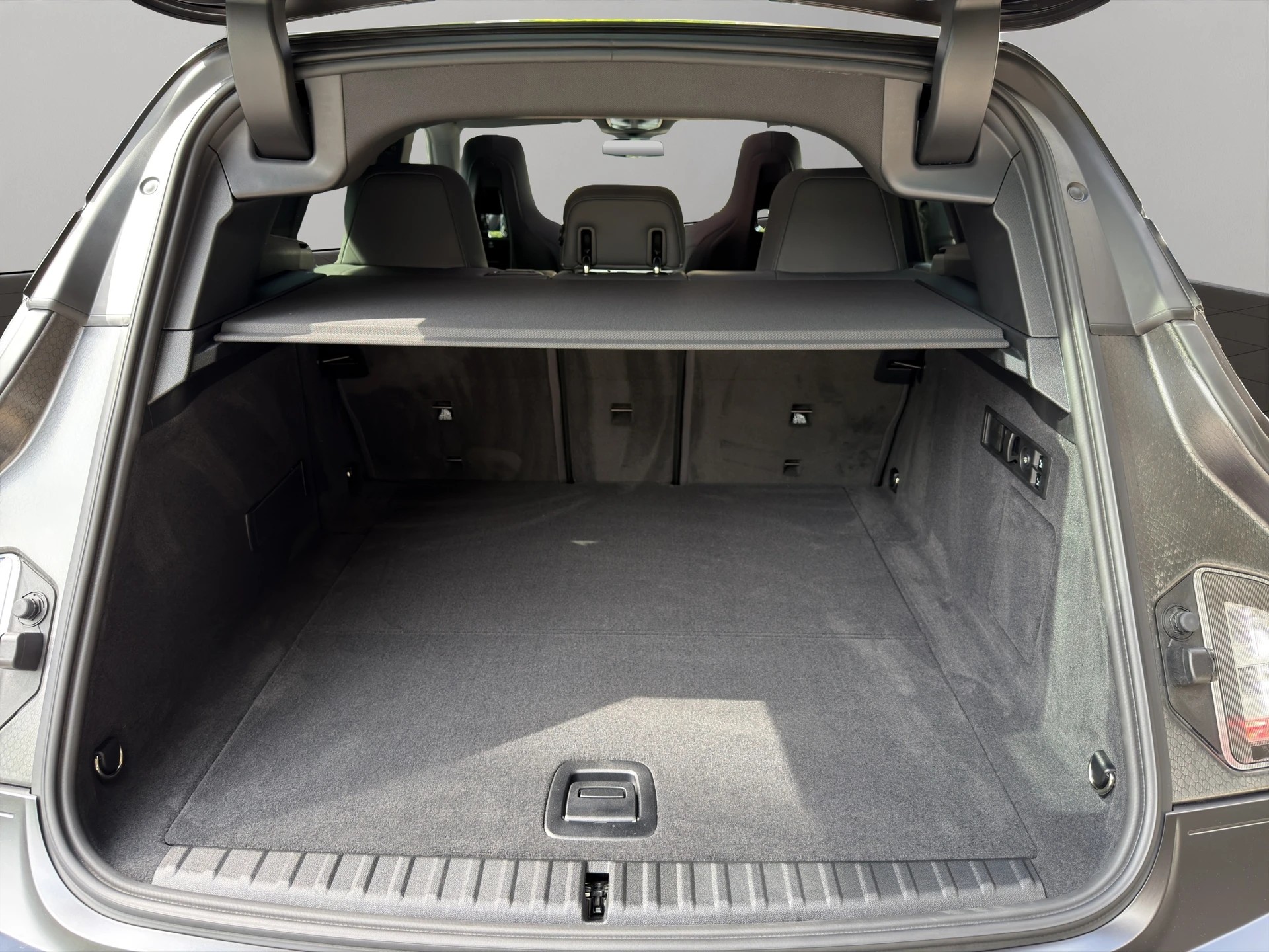 BMW iX xDrive60 M Sport Pro-image-19