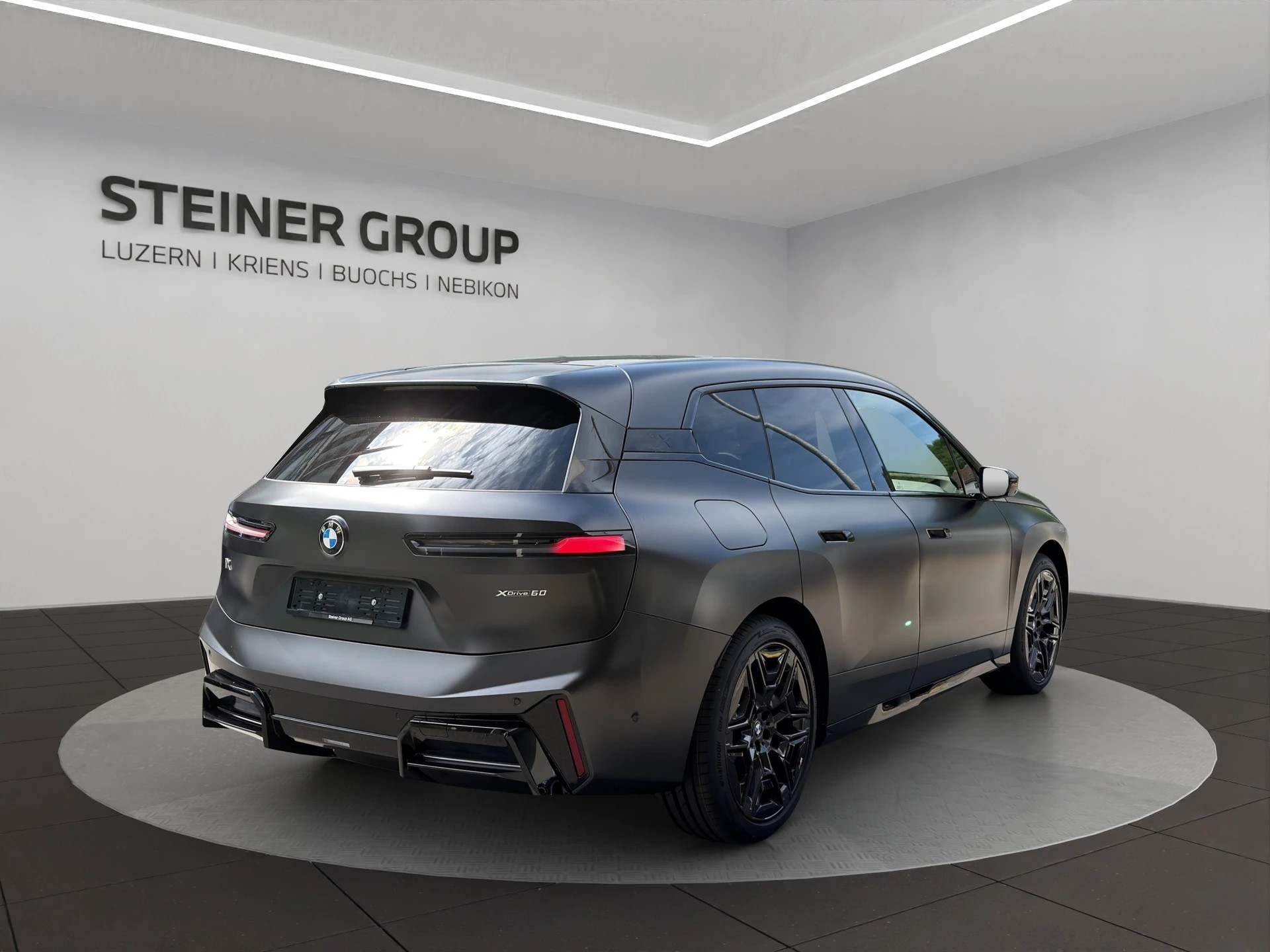 BMW iX xDrive60 M Sport Pro-image-4