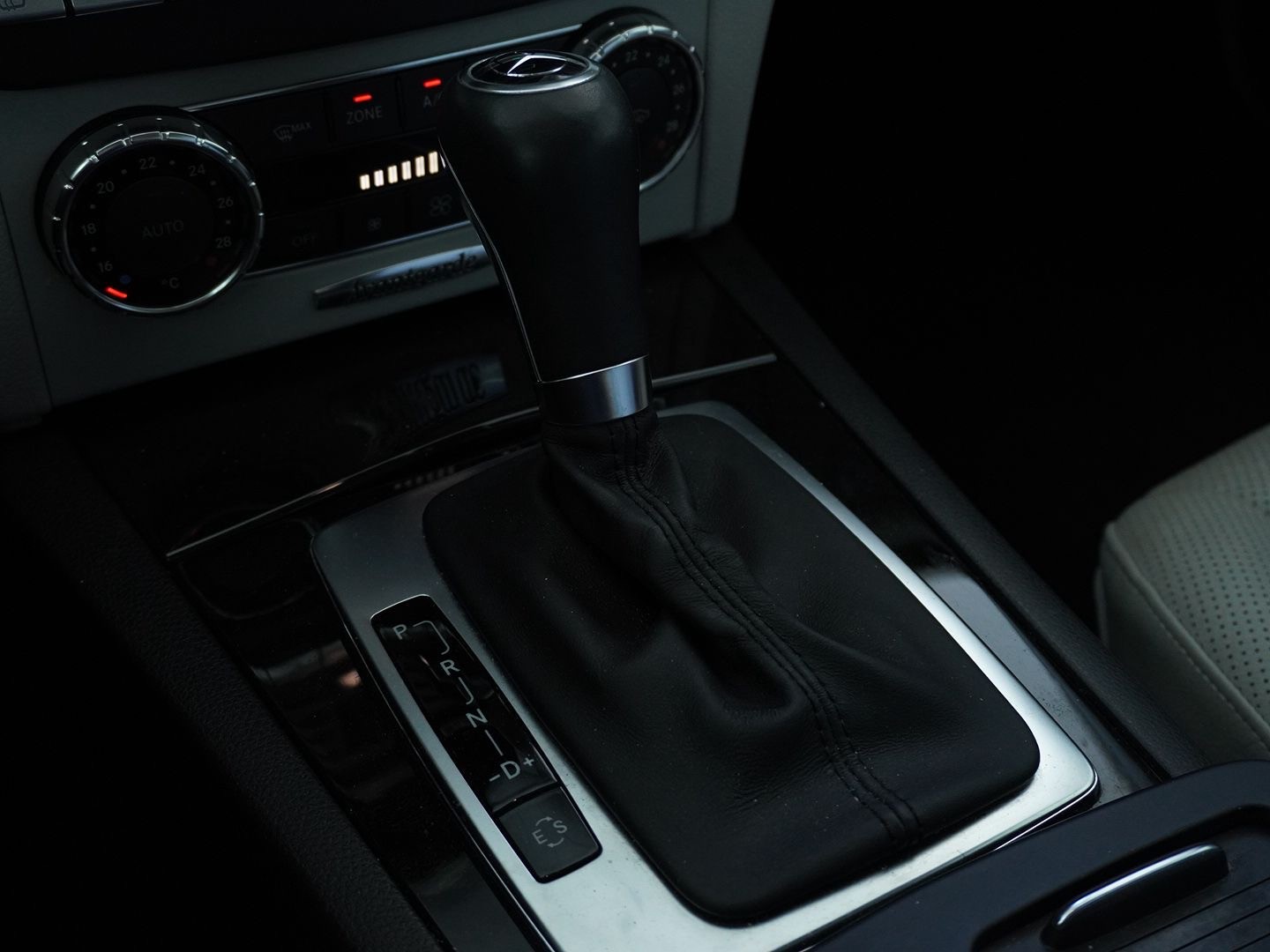 MERCEDES-BENZ C 350 Avantgarde 7G-Tronic-image-11