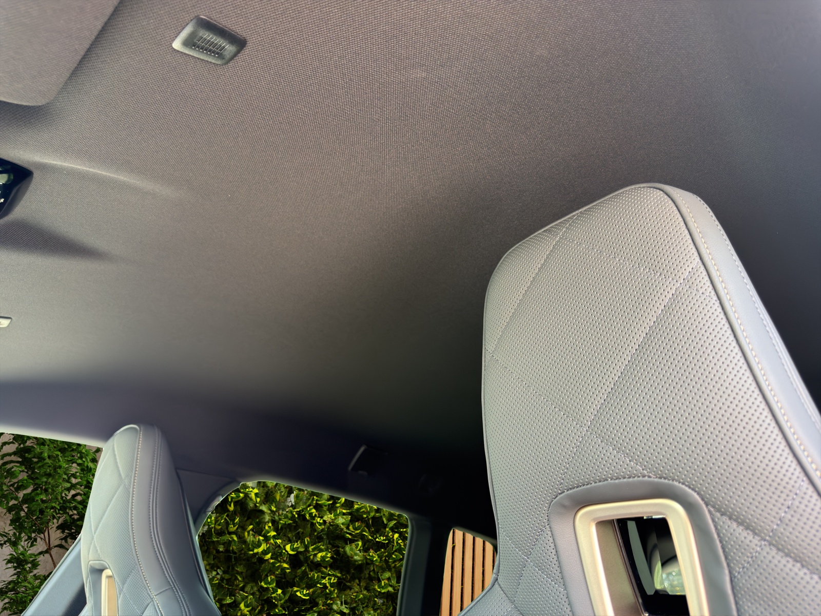 BMW iX xDrive60-image-18