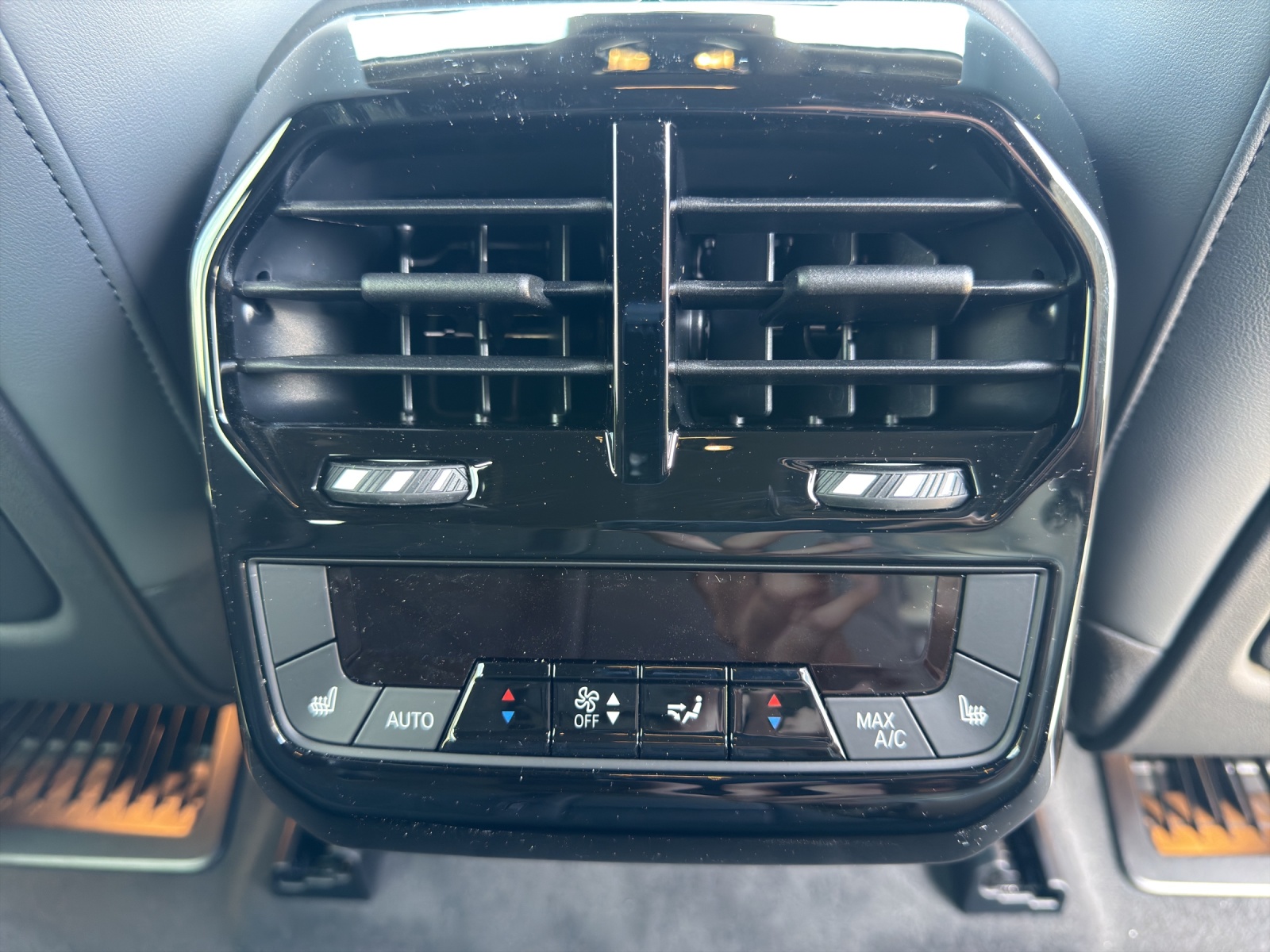 BMW iX xDrive60-image-17