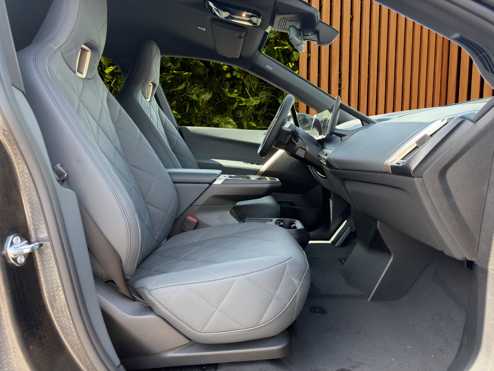 BMW iX xDrive60-image-7
