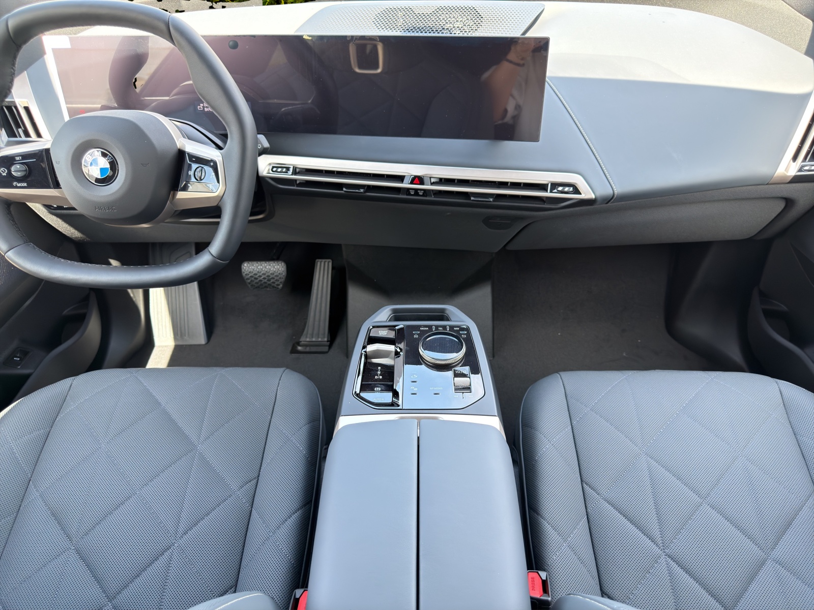 BMW iX xDrive60-image-10
