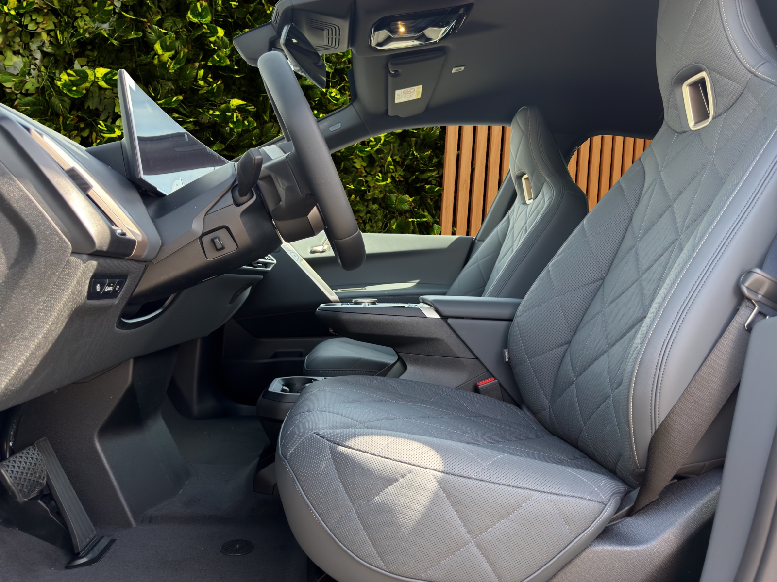 BMW iX xDrive60-image-8
