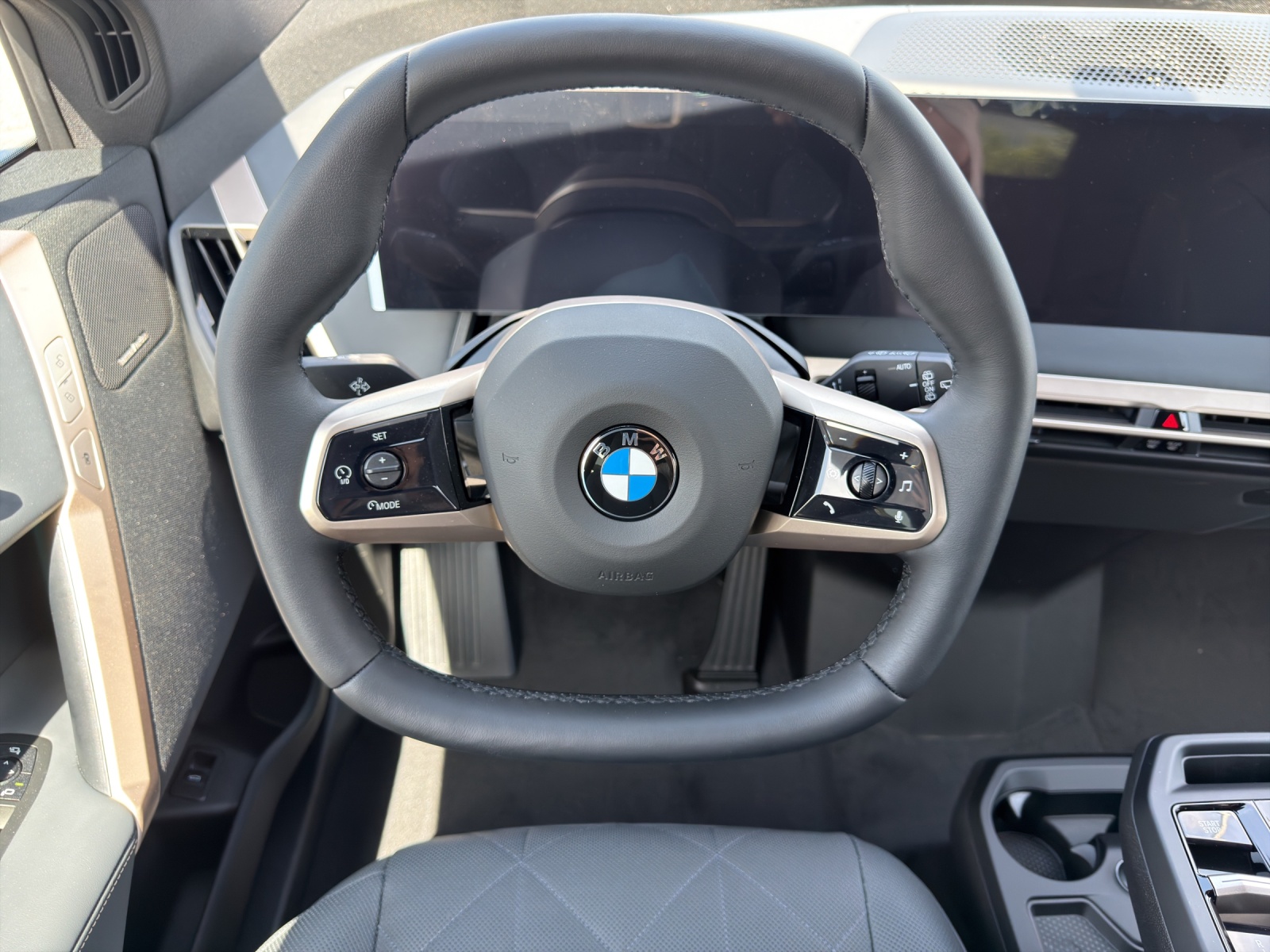 BMW iX xDrive60-image-11
