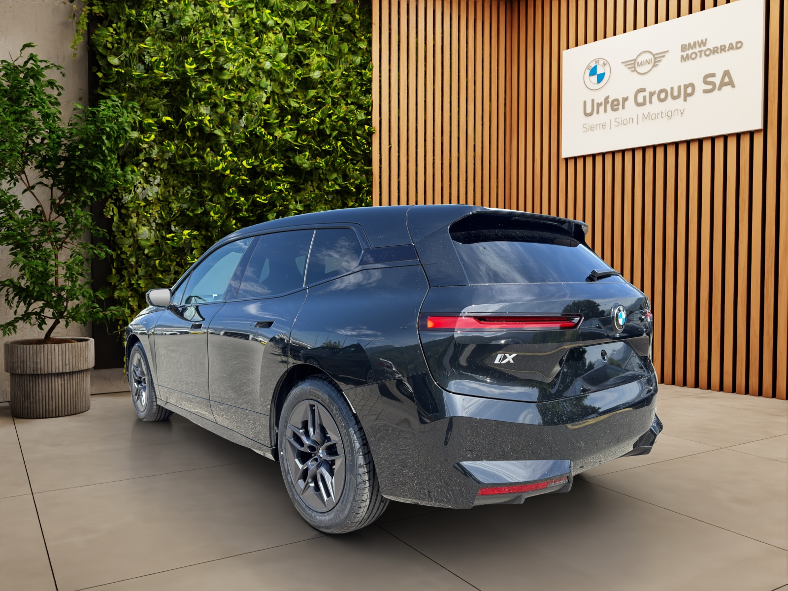 BMW iX xDrive60-image-2