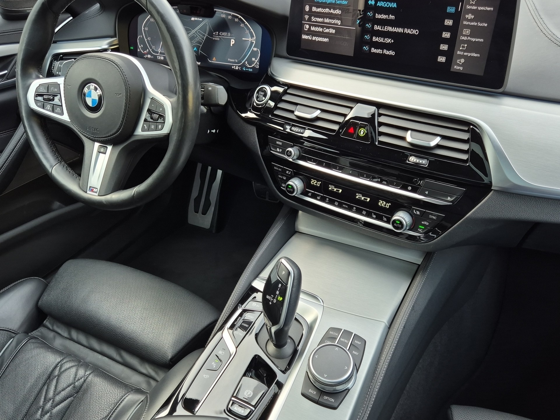 BMW 545e xDrive Pure M Sport Steptronic-image-16